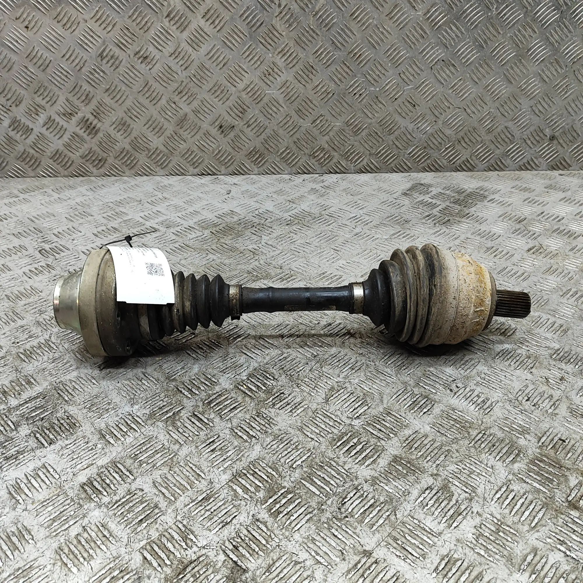 Volkswagen Amarok Front Right Driveshaft Front Right Driveshaft — VW AMAROK (2H_, S1B) (...