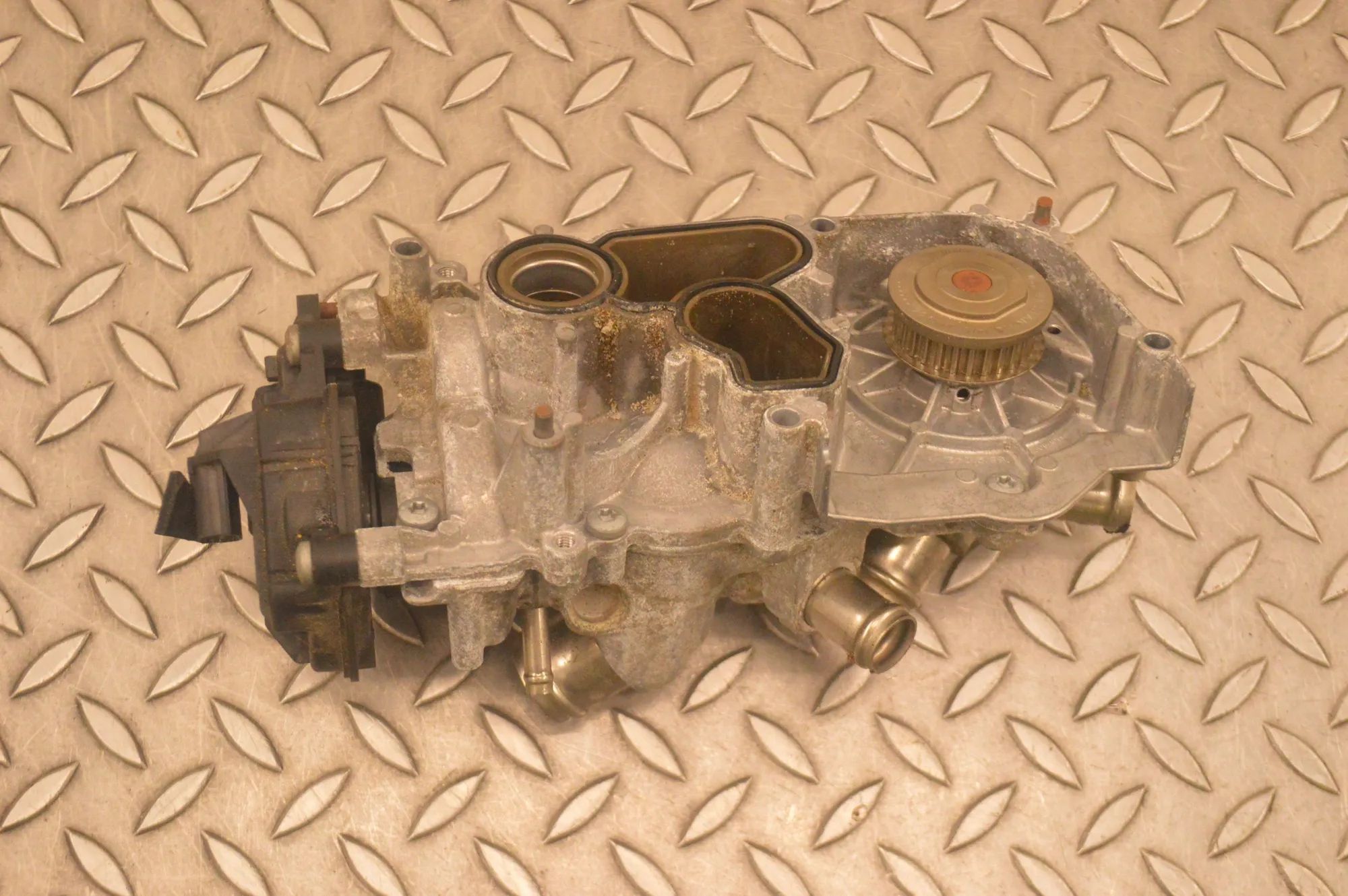 Volkswagen Golf 8 vesipumppu Water pump — VW GOLF (VIII CD1) (2020-...) — 05...