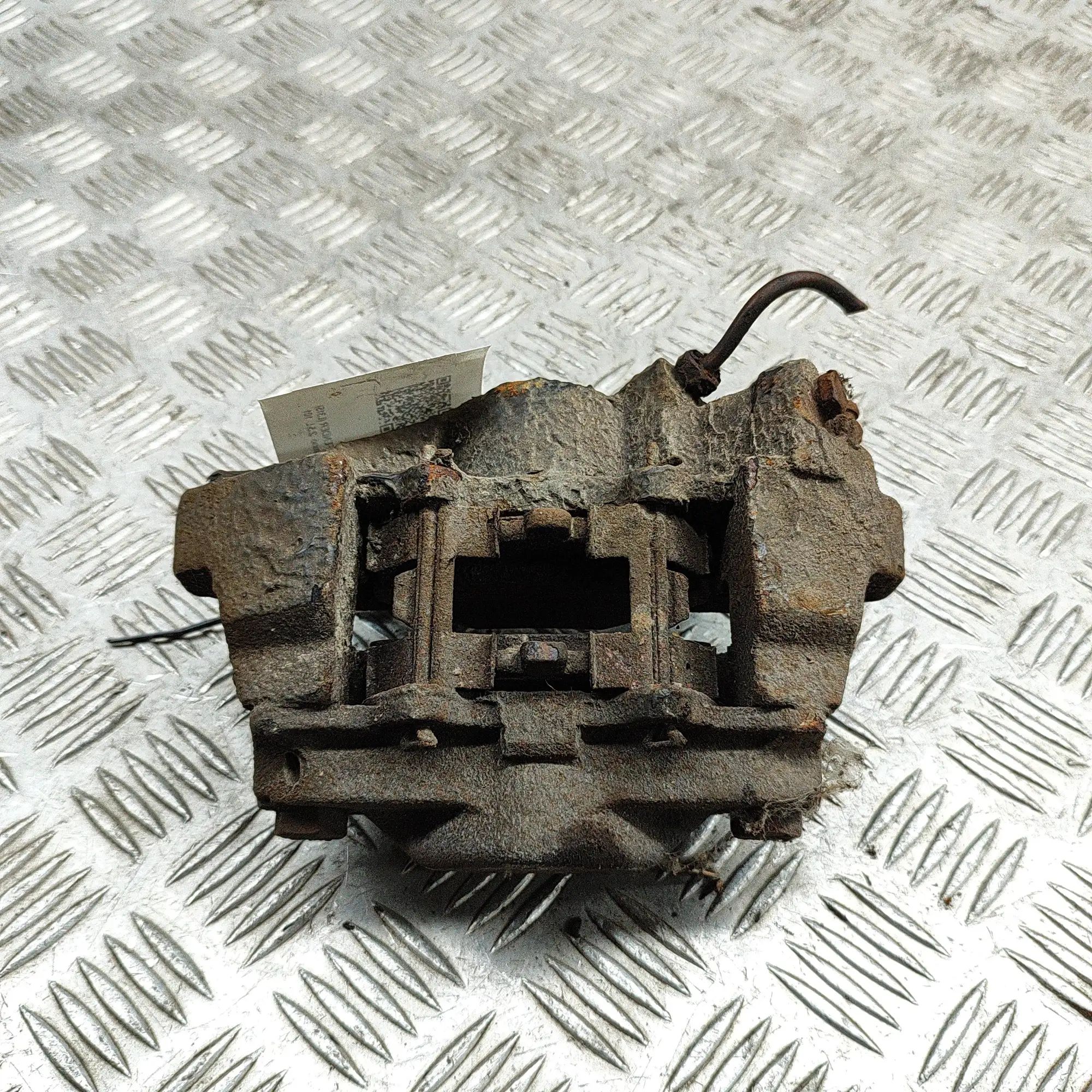 Land Rover Defender Brake caliper — rear right Brake caliper — rear right — LAND ROVER DEFENDE...
