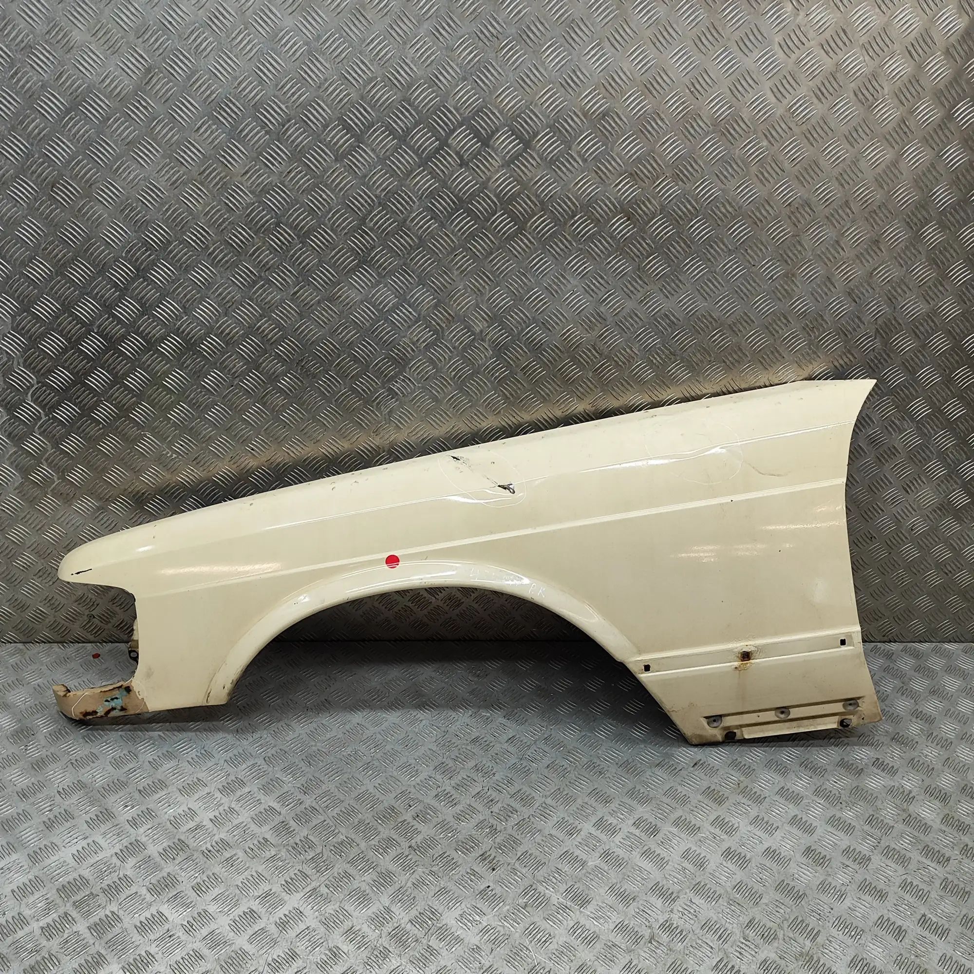 Mercedes-Benz 200 - 300 (W123) Front Left Fender Front Left Fender — MERCEDES BENZ S-CLASS (W126...