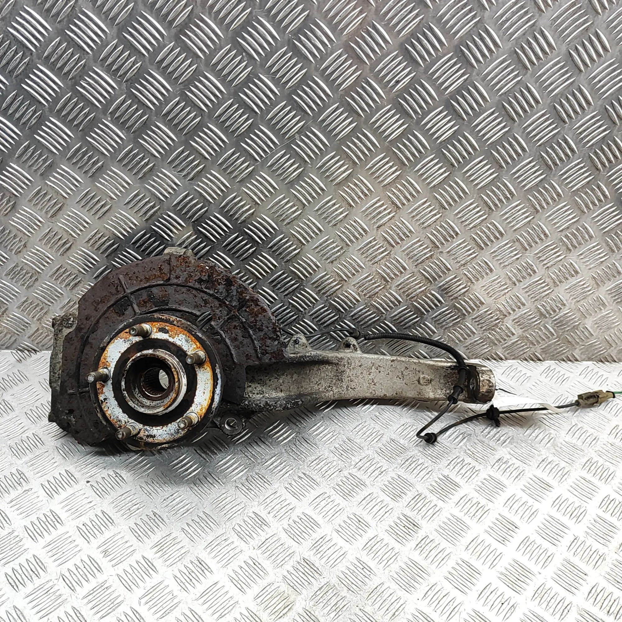Jeep Grand Cherokee (WK) Front Left Wheel Hub