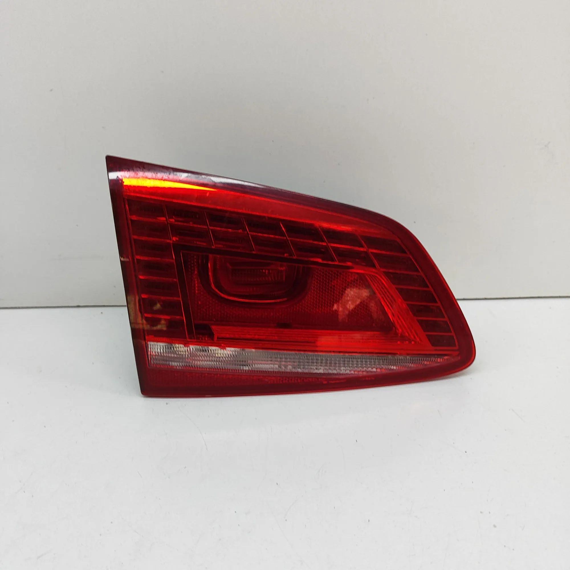 Volkswagen Passat (B7) Left Side Tailgate Tail Light Left Side Tailgate Tail Light — VW PASSAT (Vari...