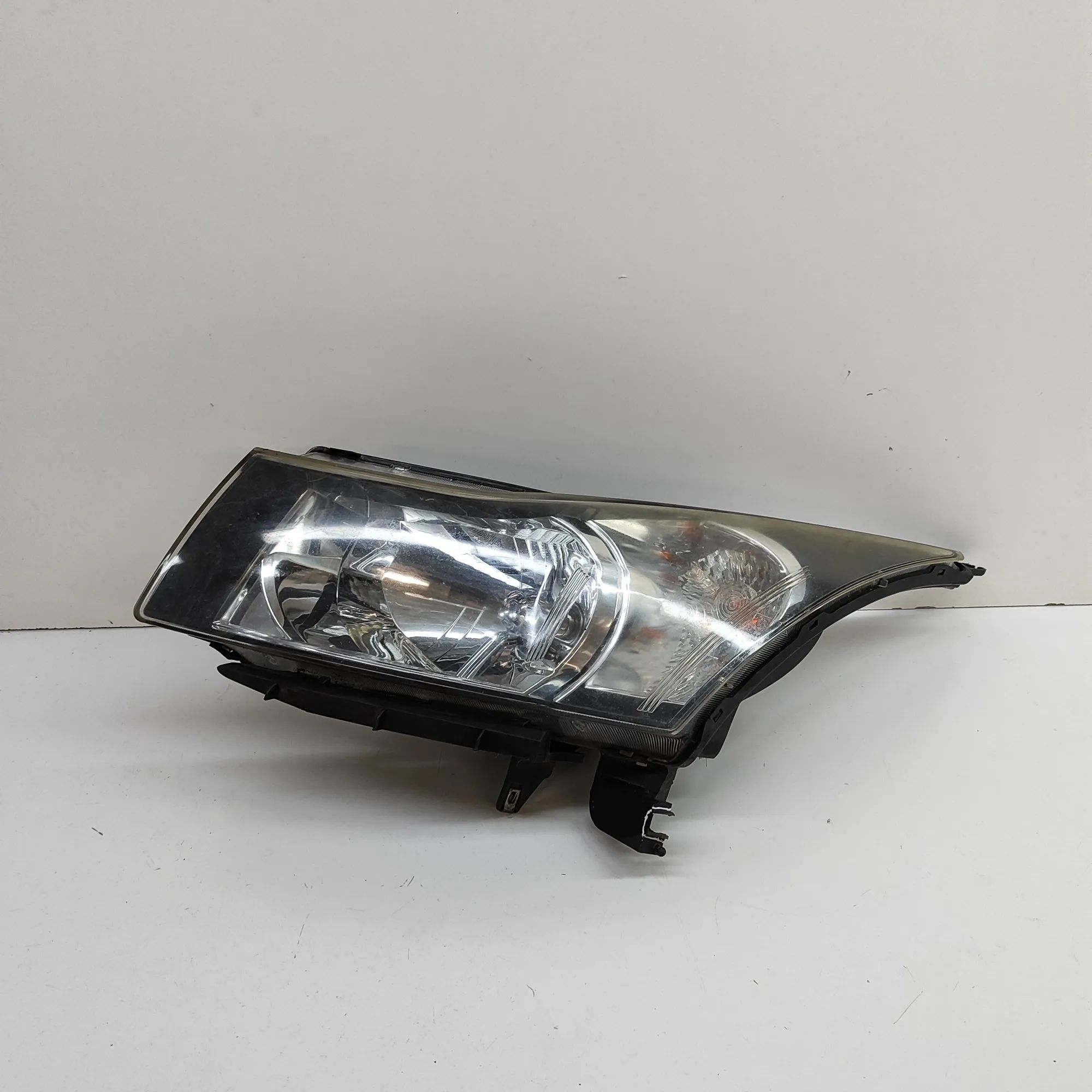Chevrolet Cruze Front Left Headlight Front Left Headlight — CHEVROLET CRUZE (J300) (...