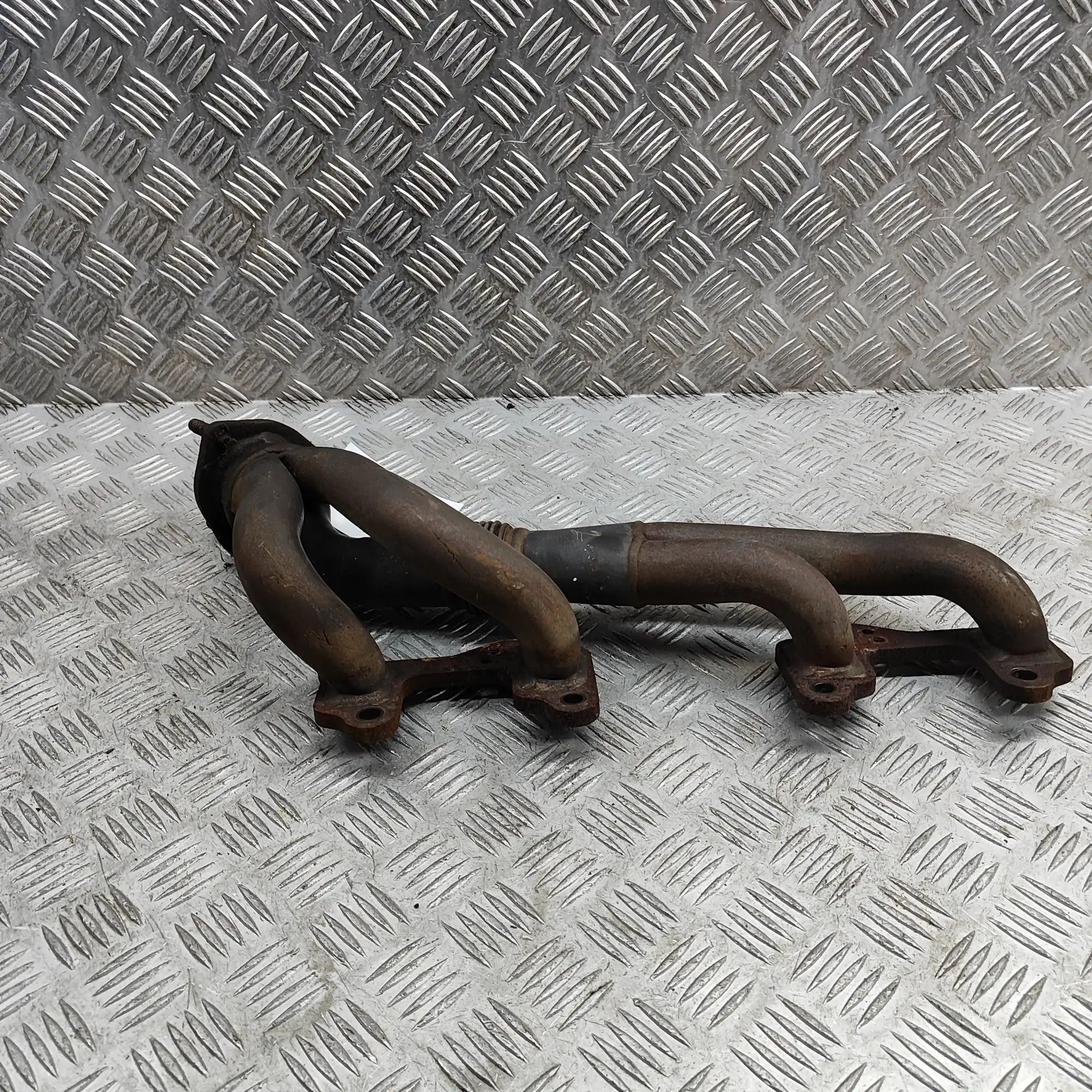 Land Rover Range Rover Left Side Exhaust Manifold Left Side Exhaust Manifold — LAND ROVER RANGE R...