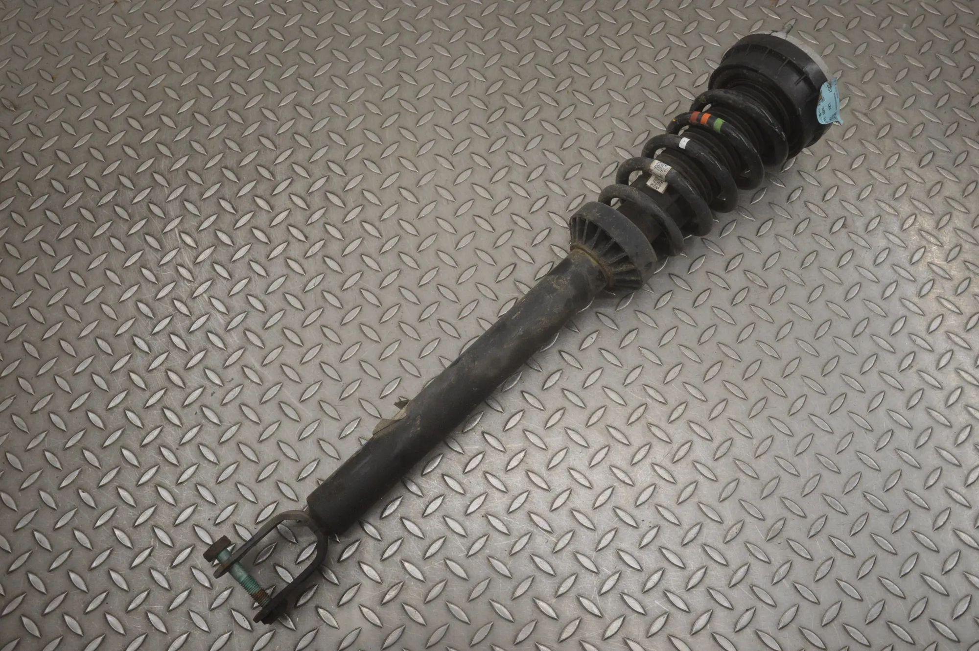 Jaguar F-Pace Shock absorber — front left