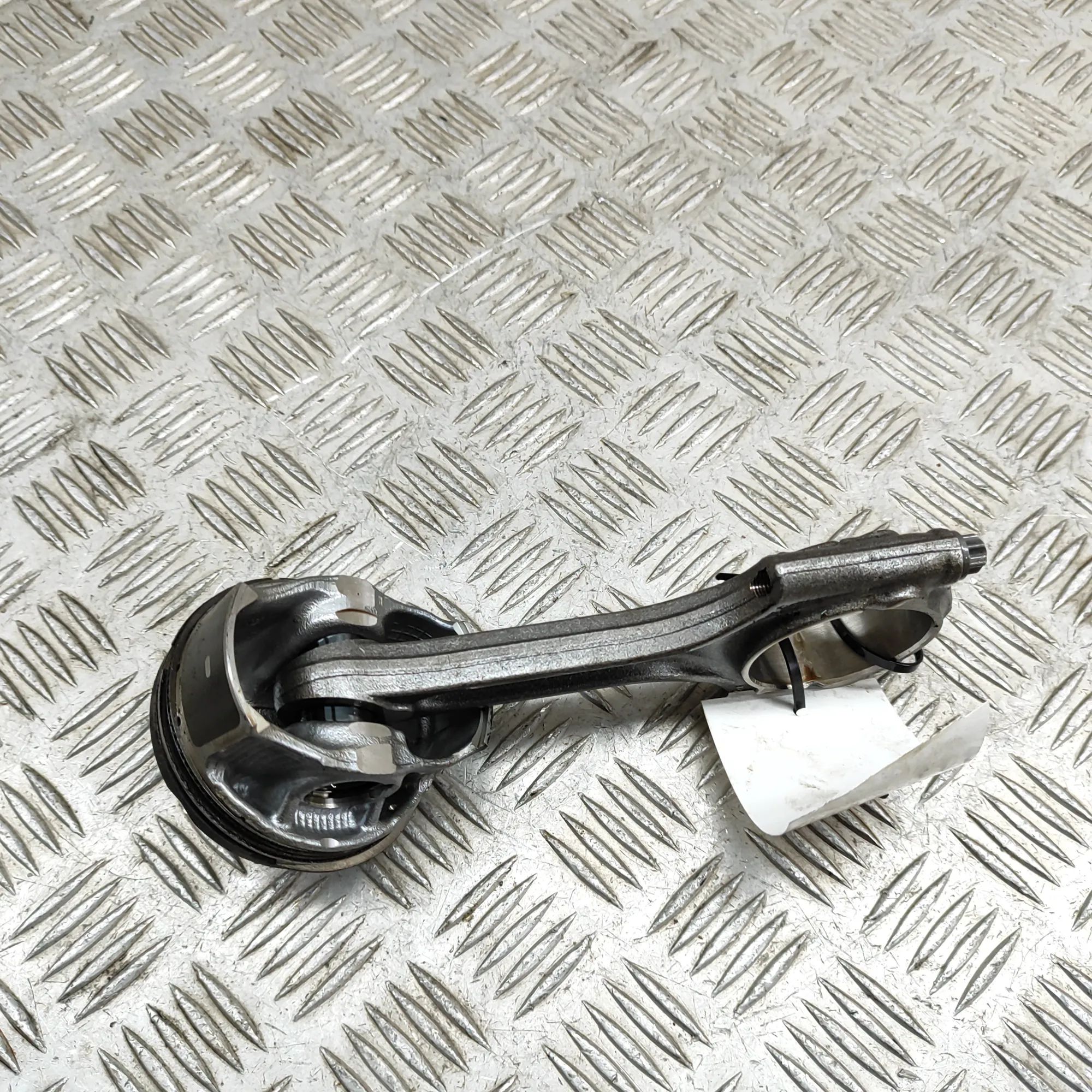 Volvo XC40 / EX40 Piston Piston — VOLVO XC40 (536) (2017-...) — 32298424...