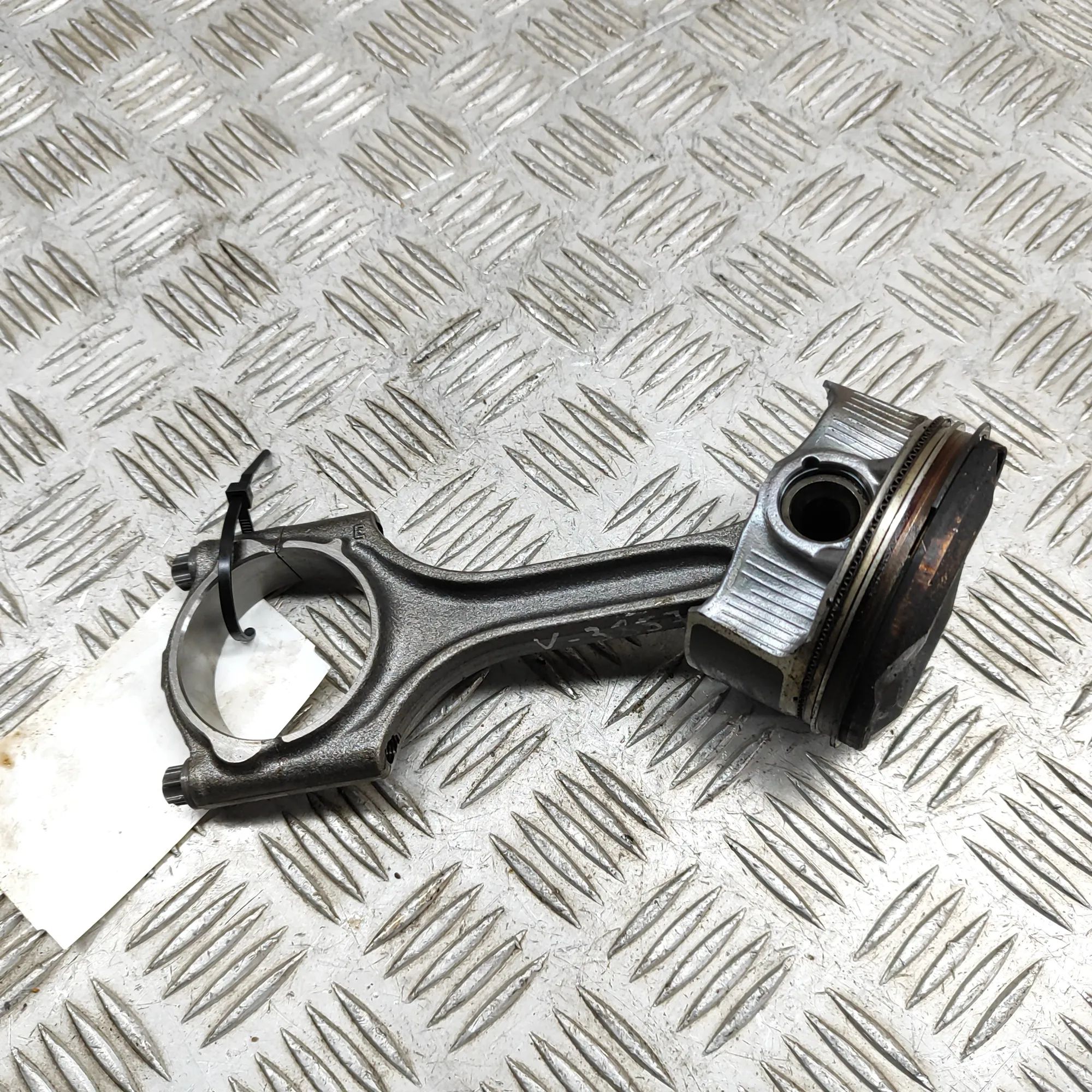 Volvo XC40 / EX40 Piston Piston — VOLVO XC40 (536) (2017-...) — 32298424...