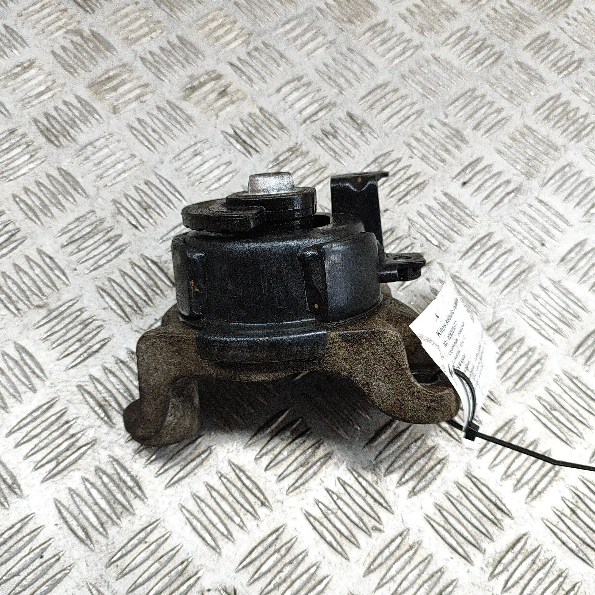 Ssangyong Korando Right Side Engine Mount Right Side Engine Mount — SSANGYONG KORANDO (C3...