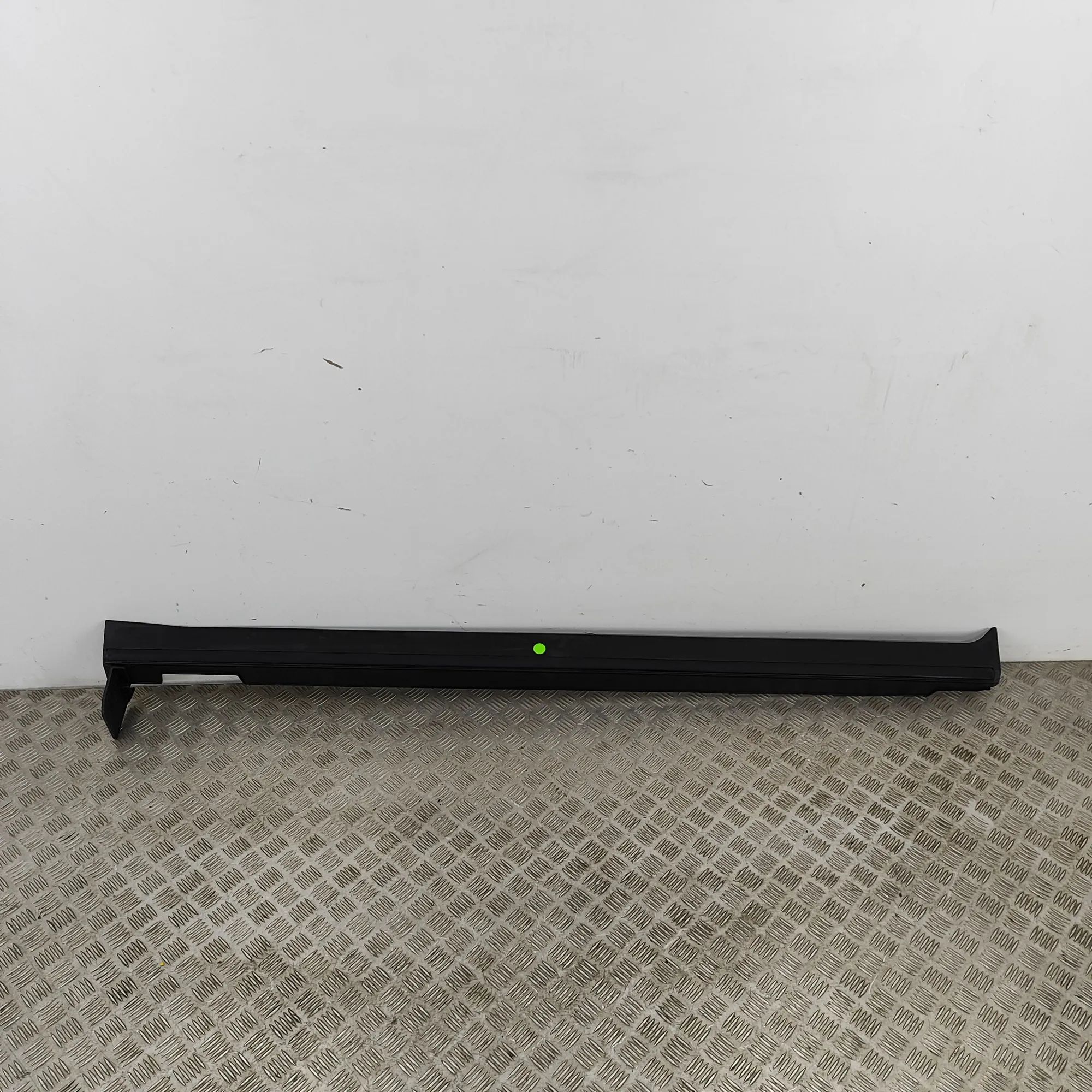 Hyundai Tucson Right Side Plastic Sideskirt Cover Right Side Plastic Sideskirt Cover — HYUNDAI TU...
