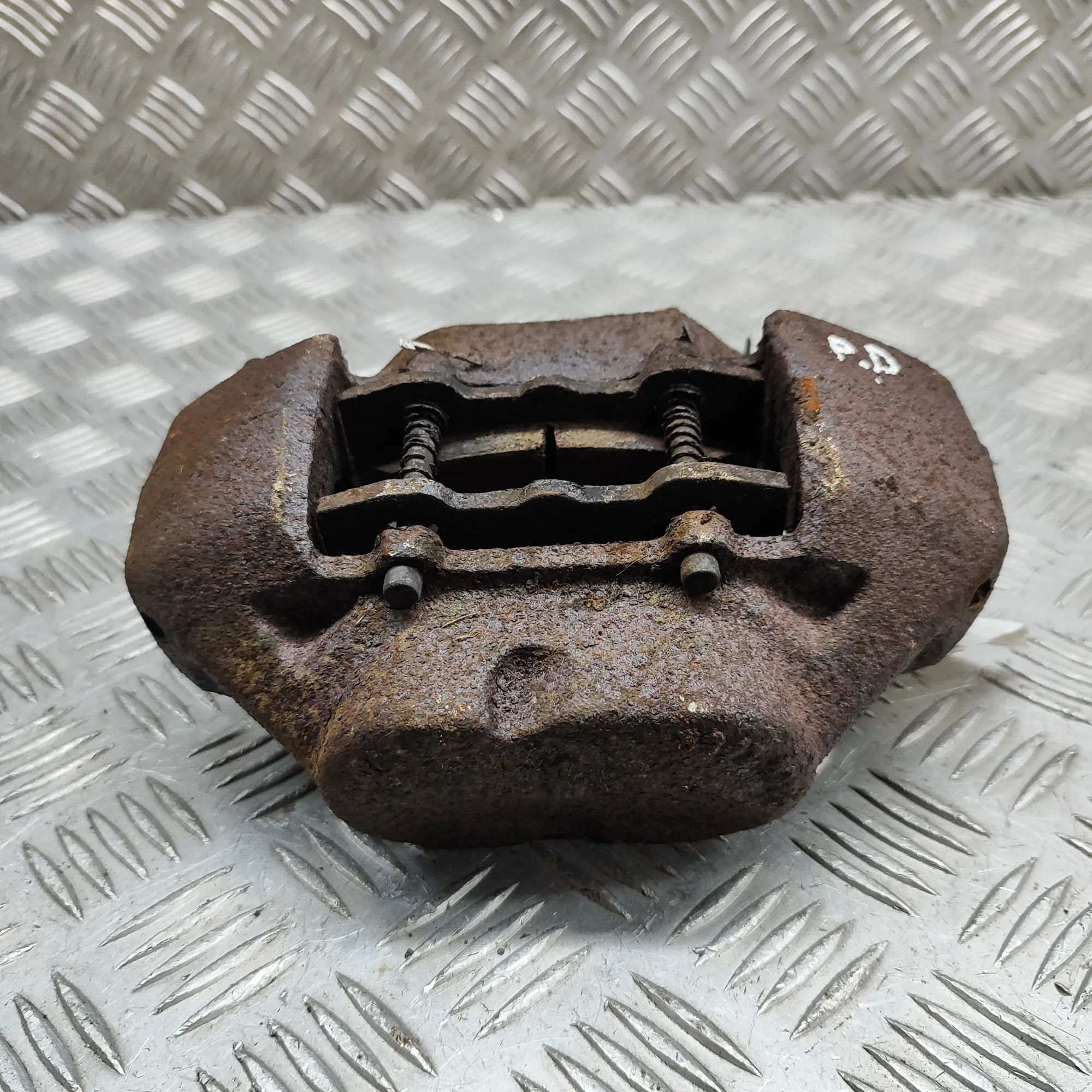 Land Rover Defender Brake caliper — front right Brake caliper — front right — LAND ROVER DEFEND...