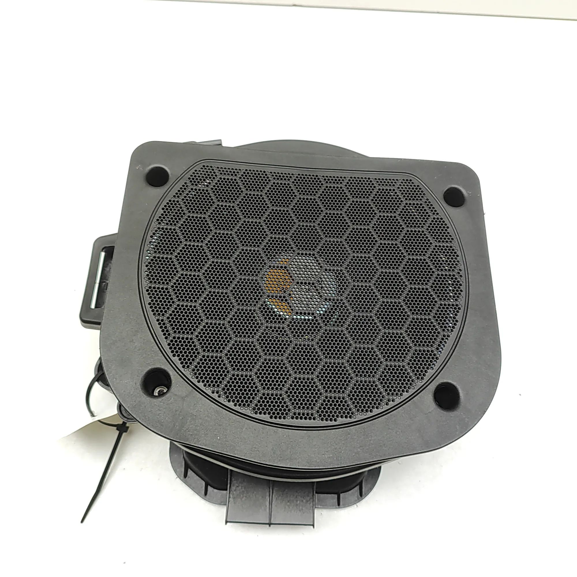BMW X5 (G05) Floor subwoofer — right Floor subwoofer — right — BMW X5 (G05) (2018-.....