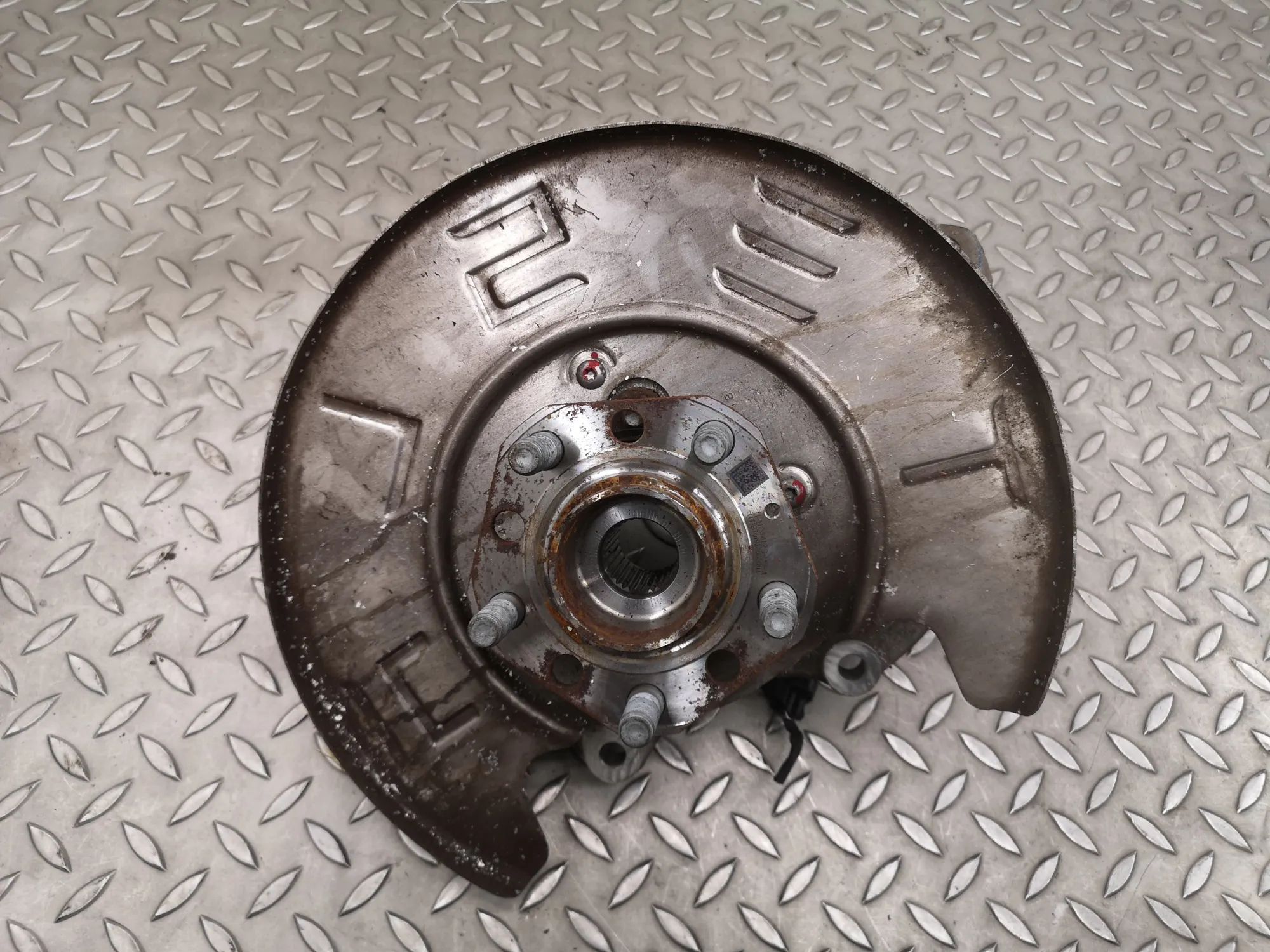 Tesla Model 3 Rear Right Wheel Hub Rear Right Wheel Hub — TESLA MODEL 3 (2018-...)...
