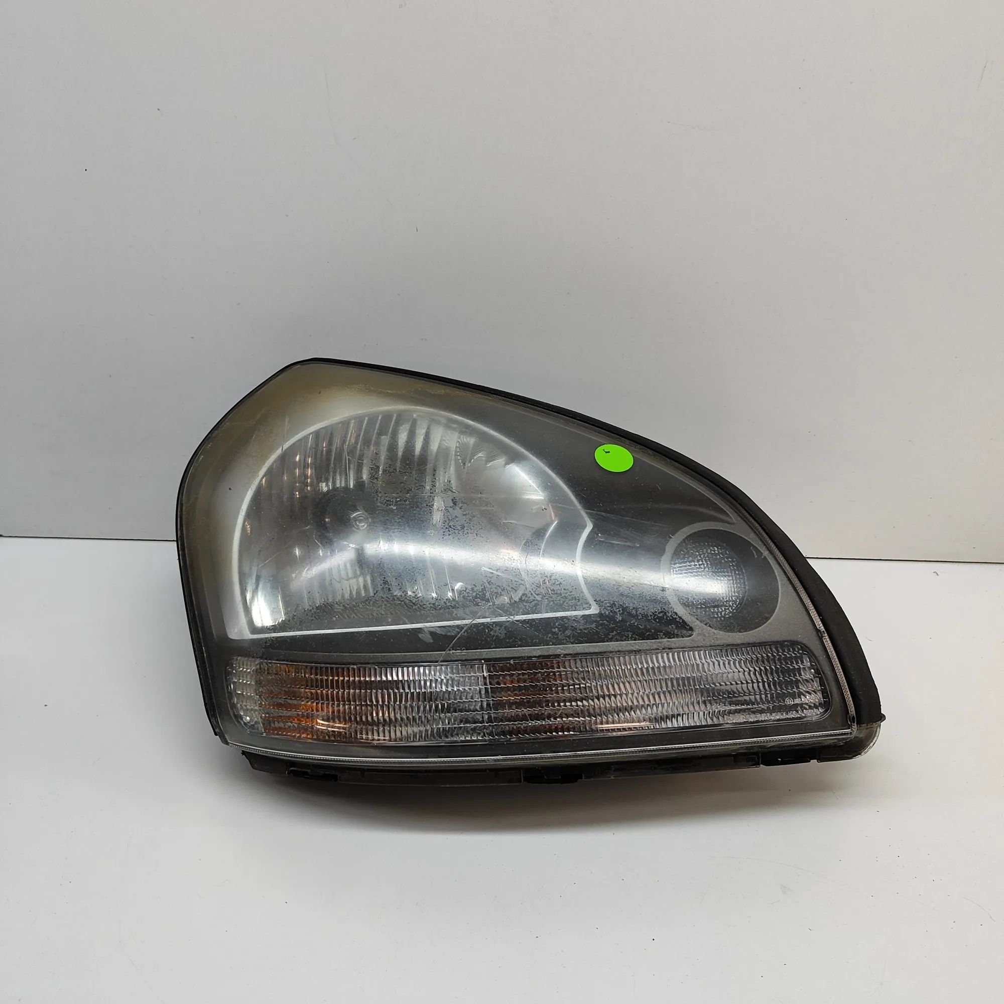 Hyundai Tucson Front Right Headlight Front Right Headlight — HYUNDAI TUCSON (JM) (20...