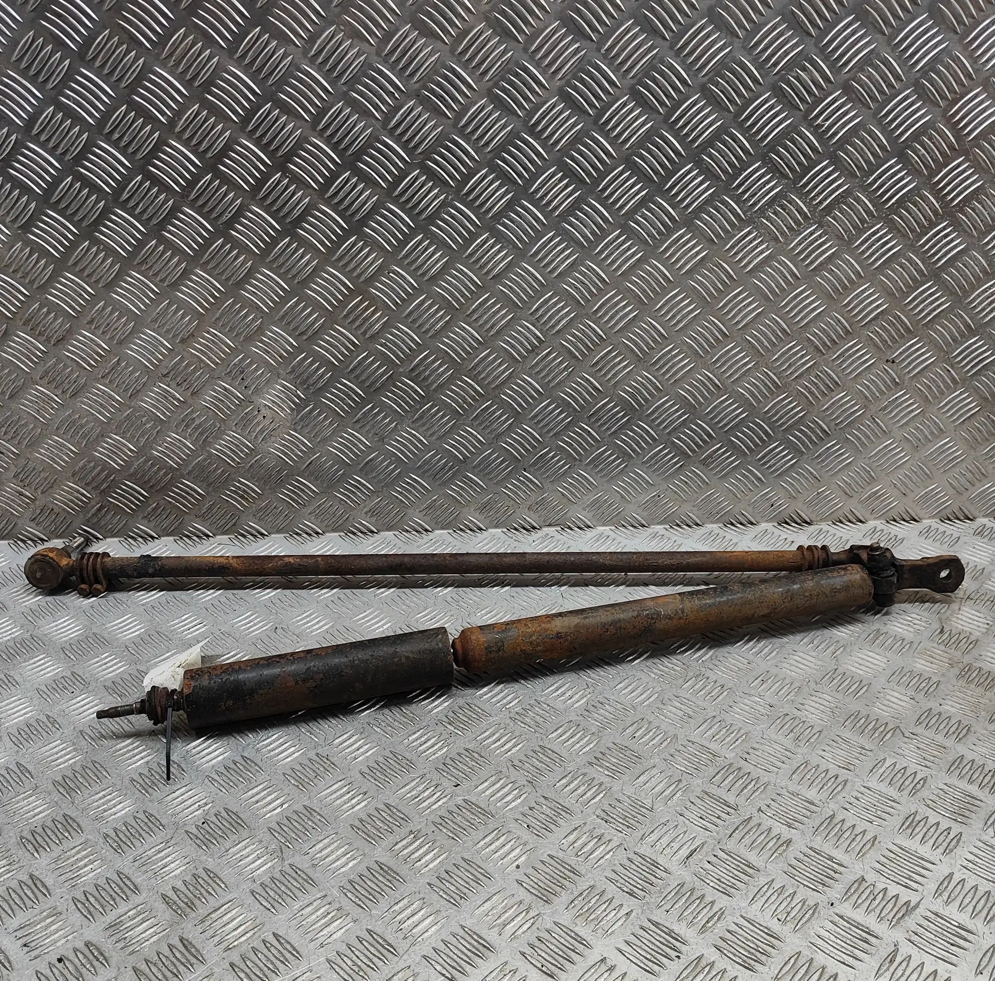 Land Rover Defender Shock absorber — front right Shock absorber — front right — LAND ROVER DEFEN...
