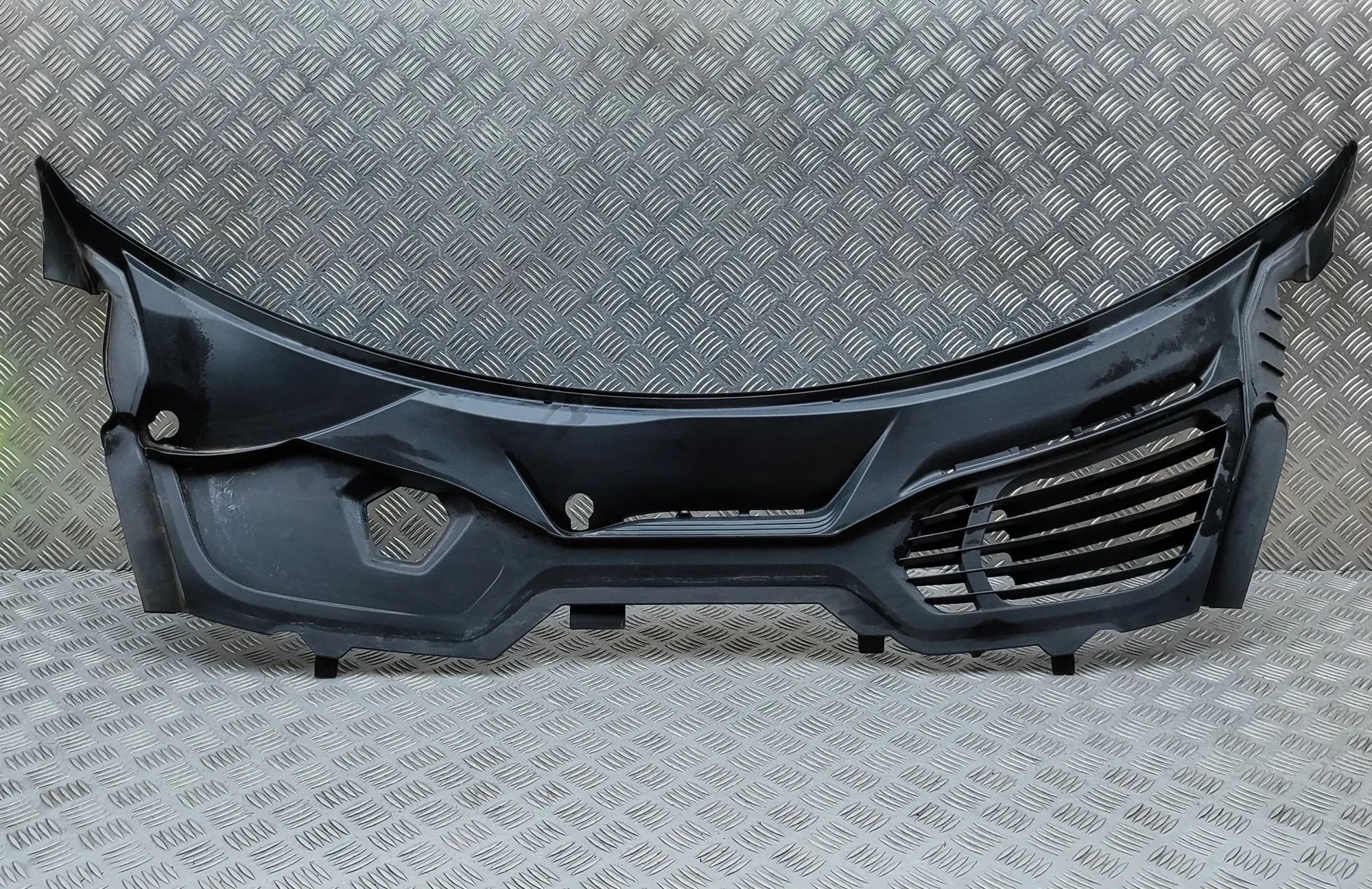 Porsche Taycan Front Wiper Cowl Trim Front Wiper Cowl Trim — PORSCHE TAYCAN (2019-.....