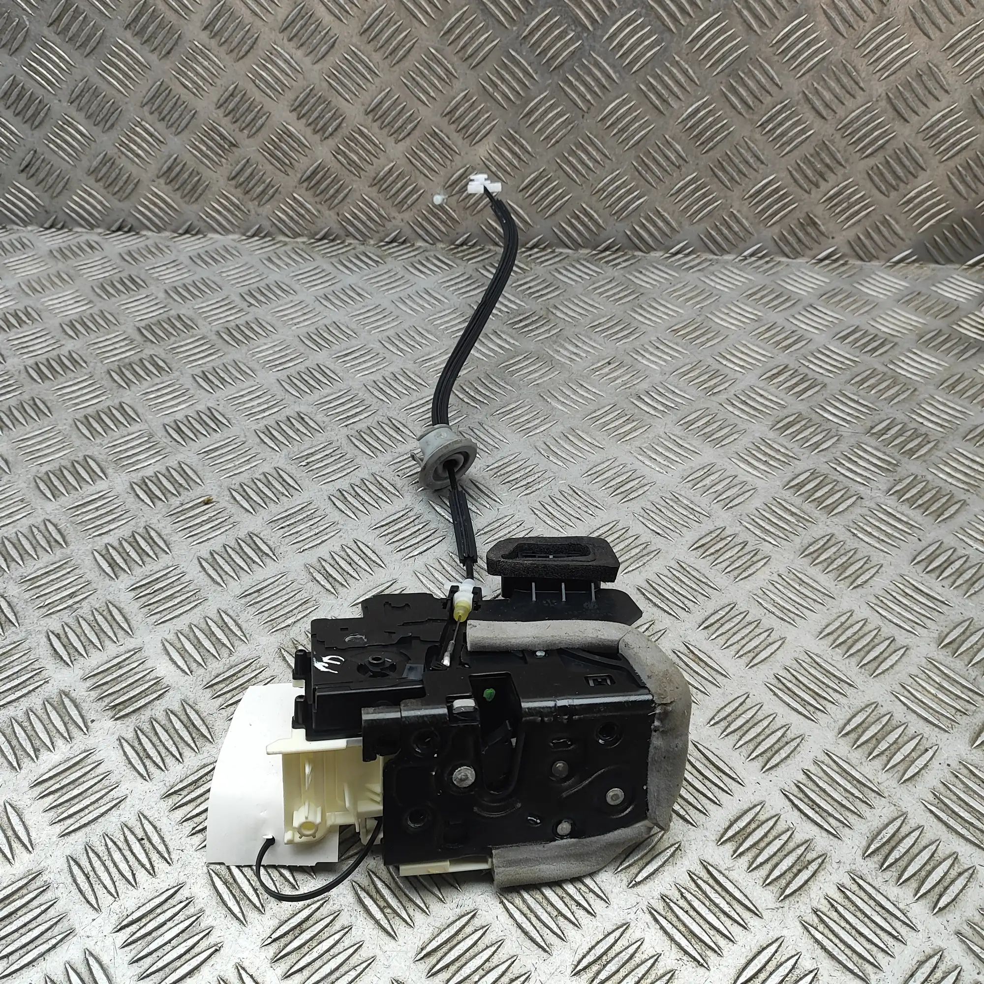Porsche Macan (XAB) Door lock — front right Door lock — front right — PORSCHE MACAN (XAB) (...