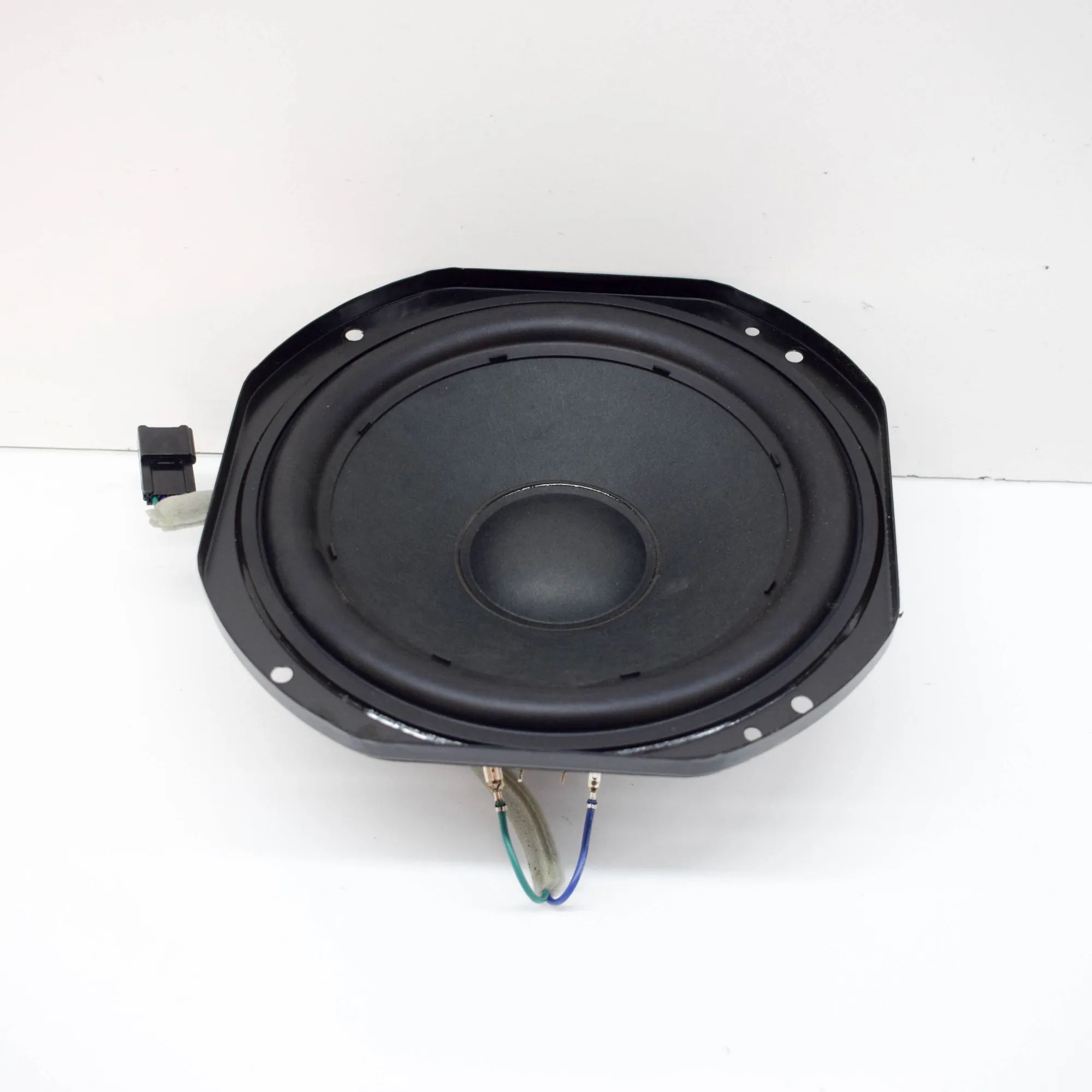 Tesla Model 3 Front Right Door Speaker Front Right Door Speaker — TESLA MODEL 3 (2018-...