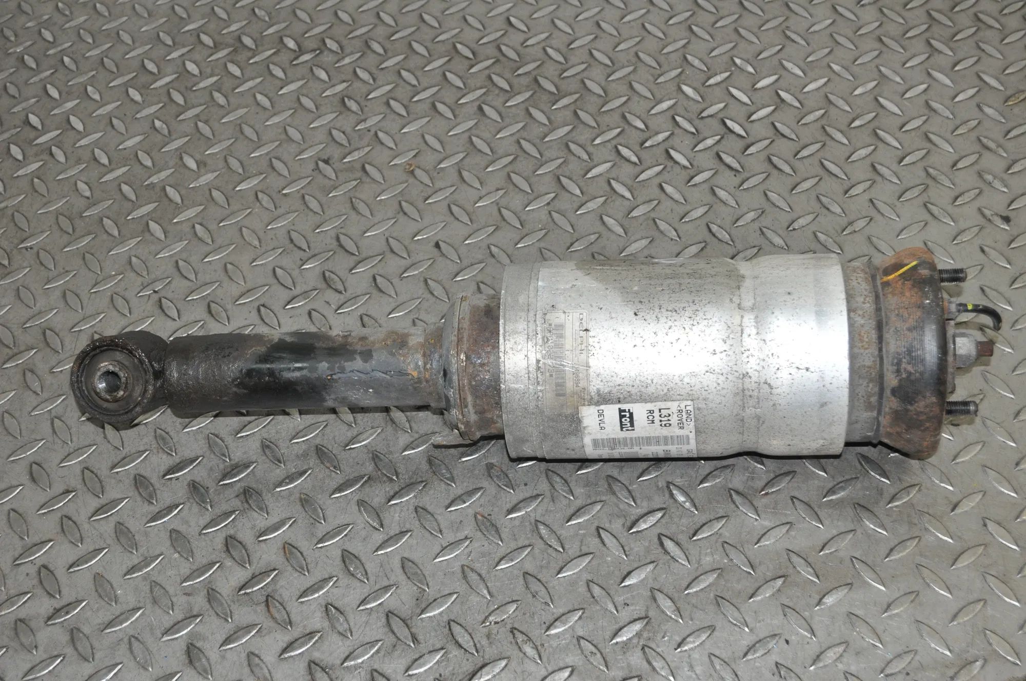 Land Rover Discovery Front Right Air Shock Absorber Front Right Air Shock Absorber — LAND ROVER DIS...