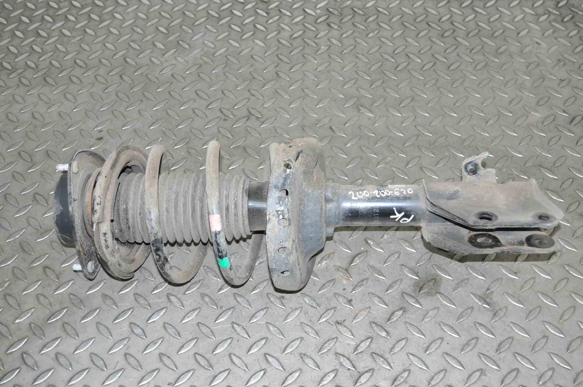 Subaru XV Shock absorber — front right Shock absorber — front right — SUBARU XV (_GP_)...