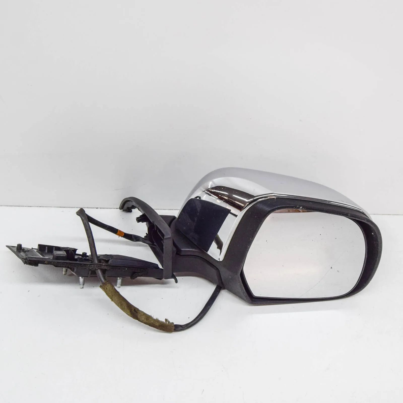 Nissan Leaf Right Side Wing Mirror Right Side Wing Mirror — NISSAN LEAF (ZE0) (201...