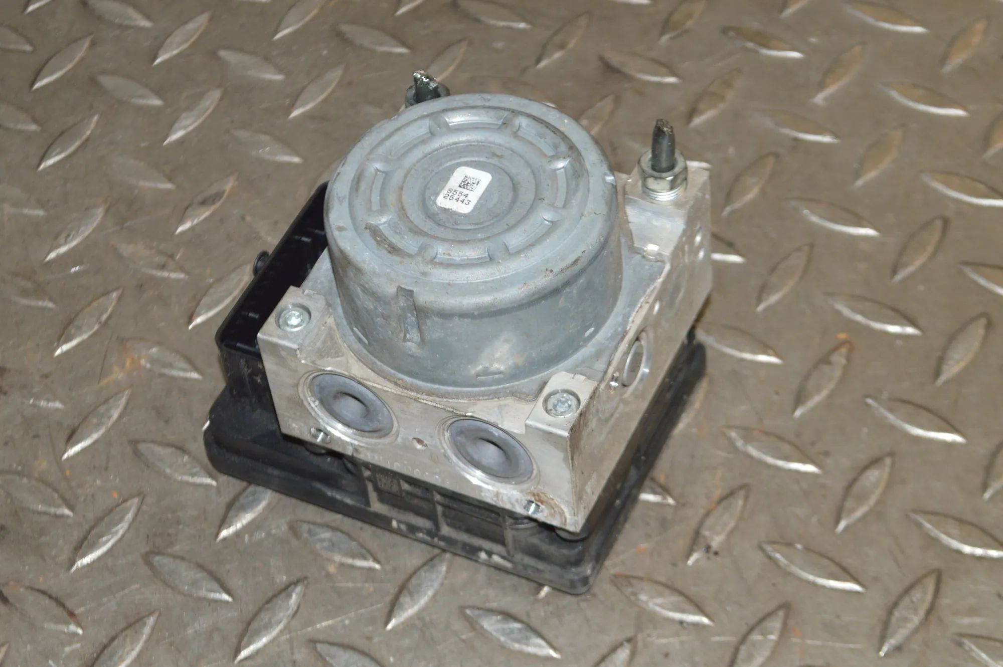 Mazda 3 (BM / BN) ABS hydraulic pump ABS Pump — MAZDA 3 (Sedan BM) (2013-...) — bhr1...