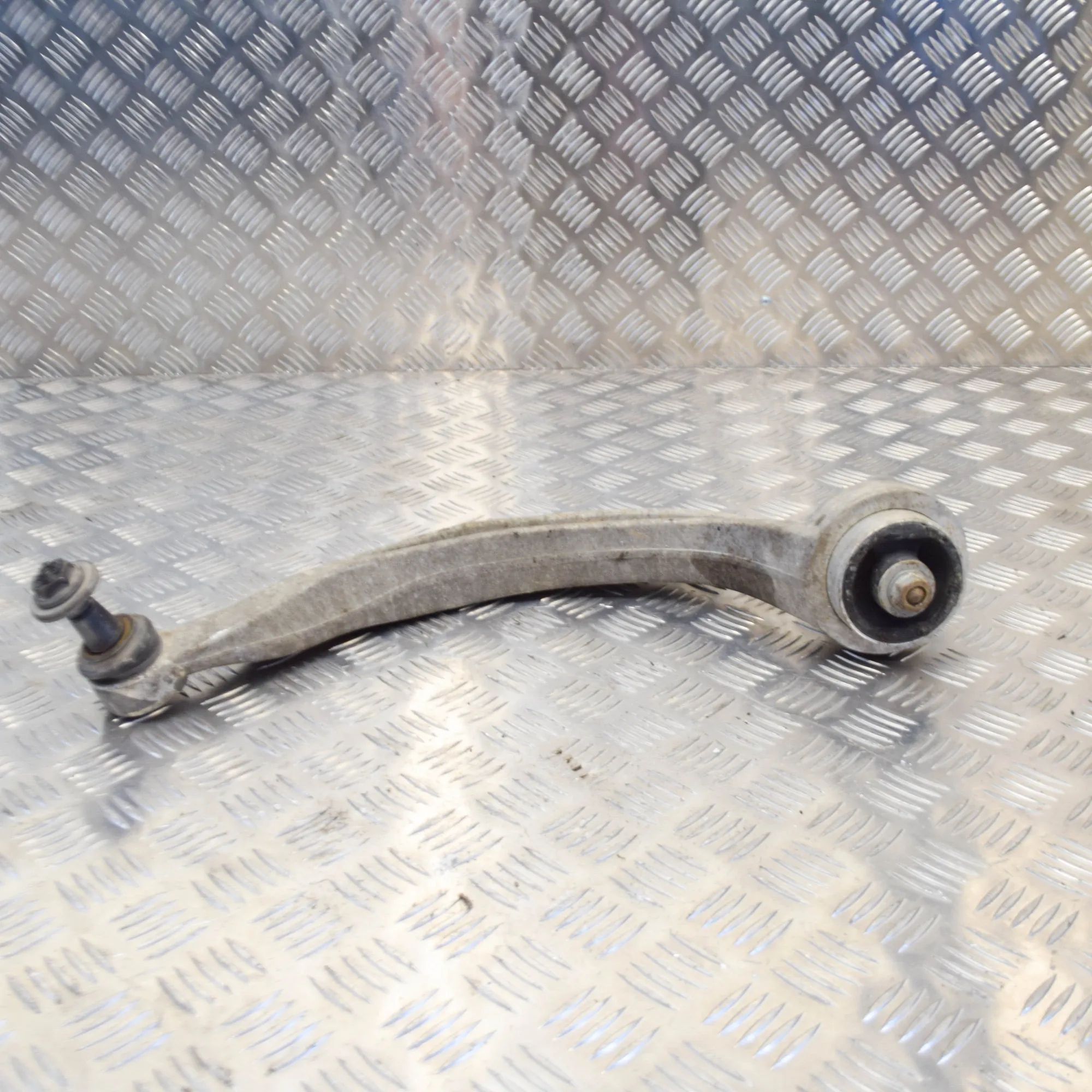 Audi Q5 (8R) Front Right Curved Control Arm Front Right Curved Control Arm — AUDI Q5 (8R) (...