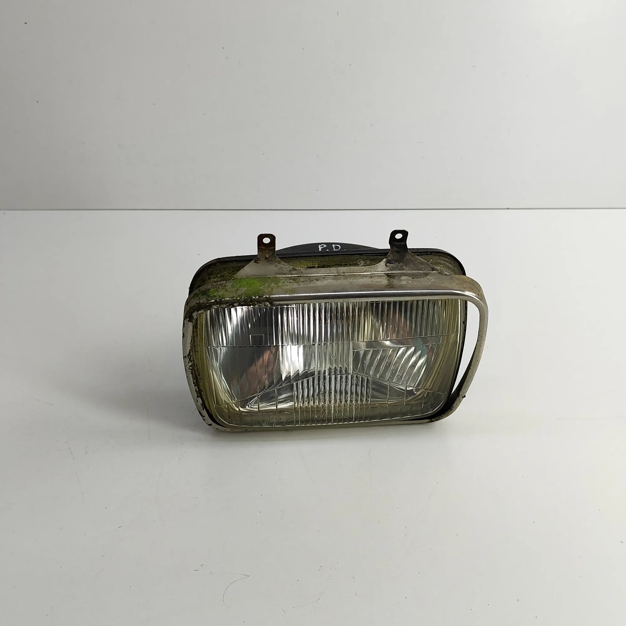 Mercedes-Benz 200 - 300 (W123) Front Right Fog Light Front Right Fog Light — MERCEDES BENZ S-CLASS (...