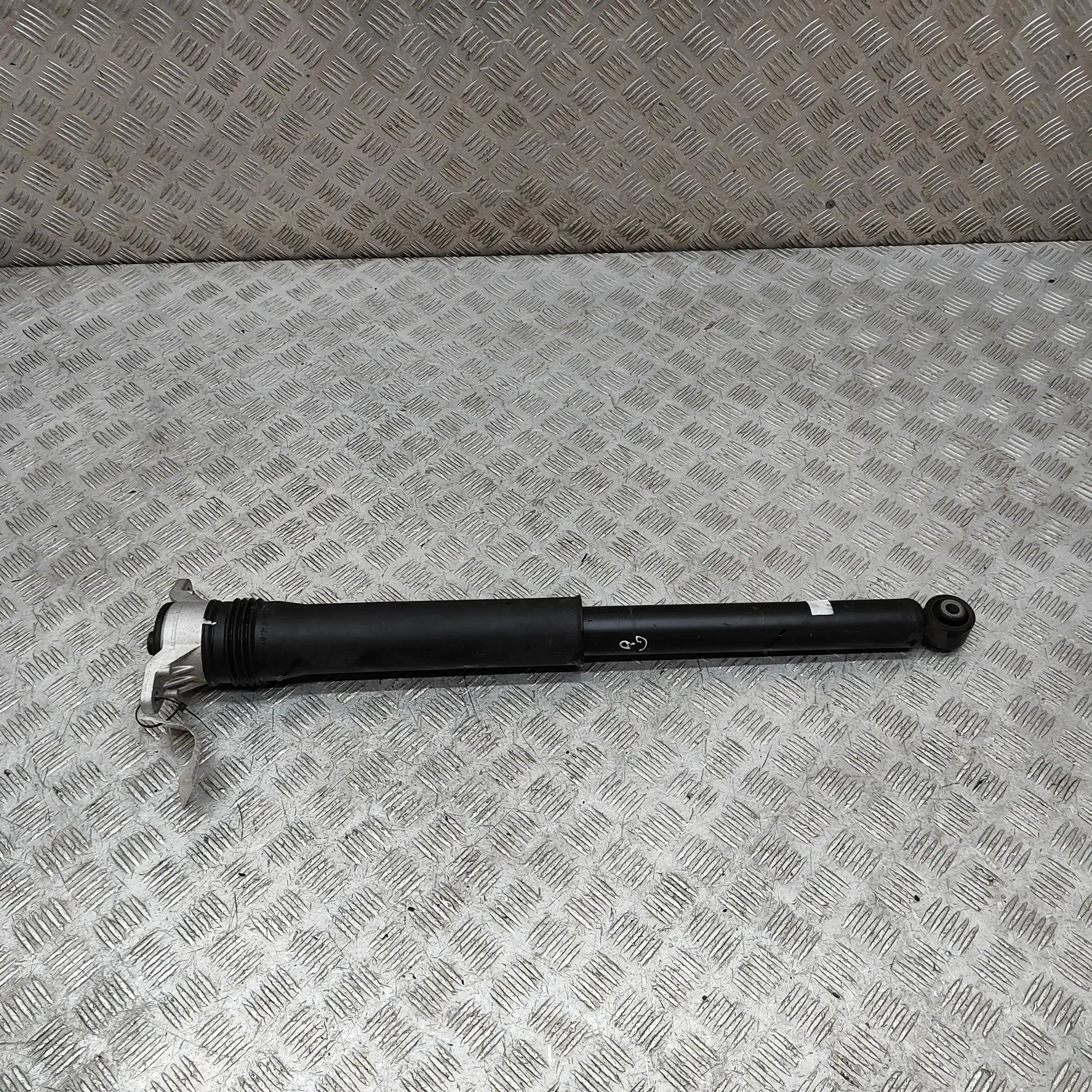 Mazda 3 (BP) Shock absorber — rear right Shock absorber — rear right — MAZDA CX-3 (0 DM)...