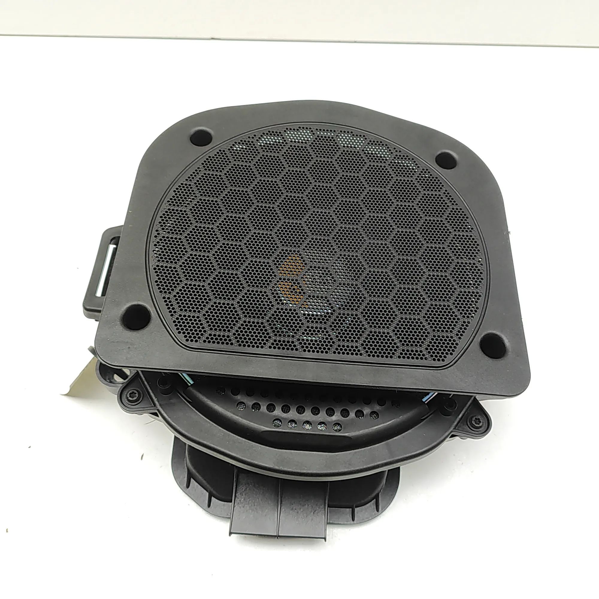 BMW X5 (G05) Floor subwoofer — left Floor subwoofer — left — BMW X5 (G05) (2018-......
