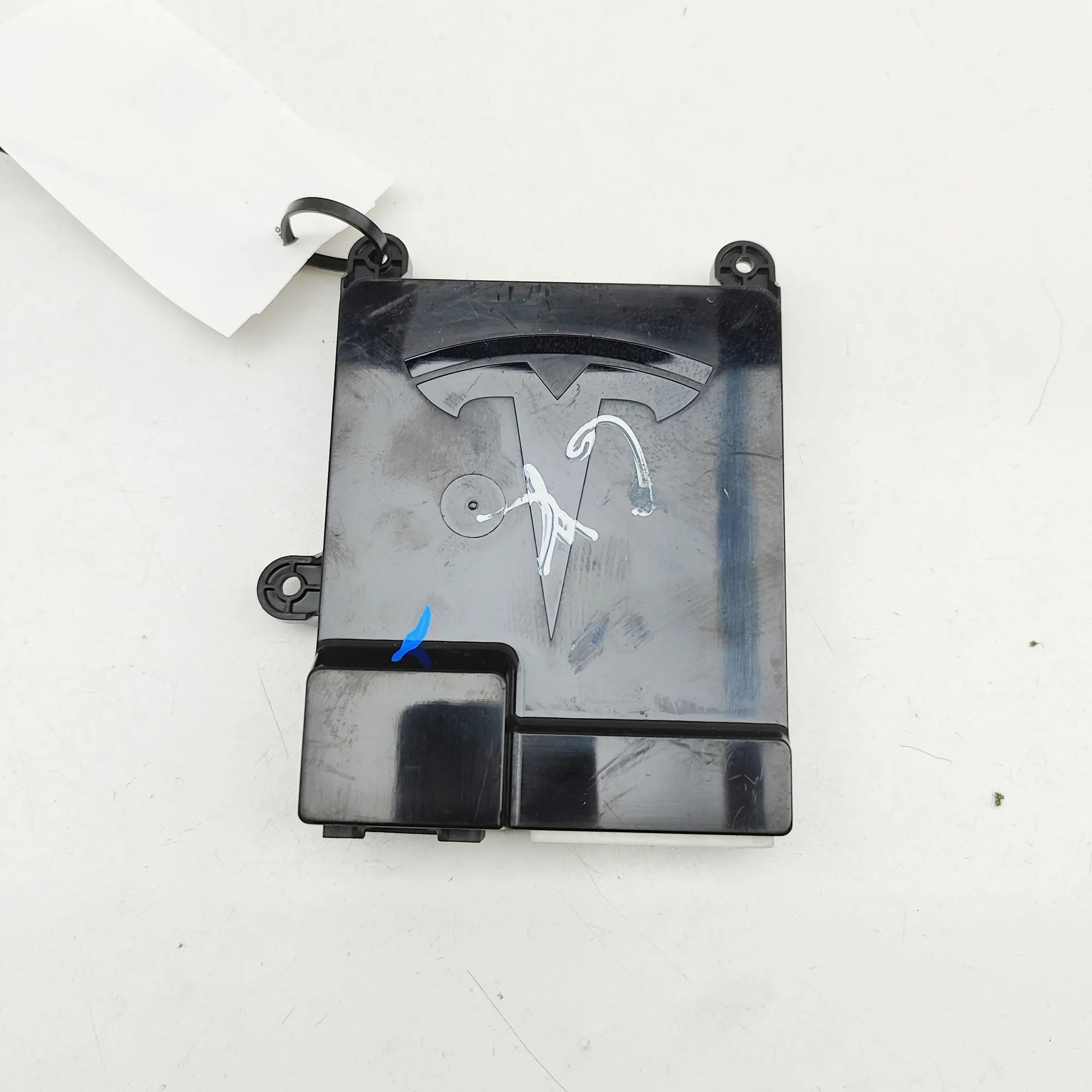 Tesla Model X Rear Seat Control Unit Rear Seat Control Unit — TESLA MODEL X (2013-.....
