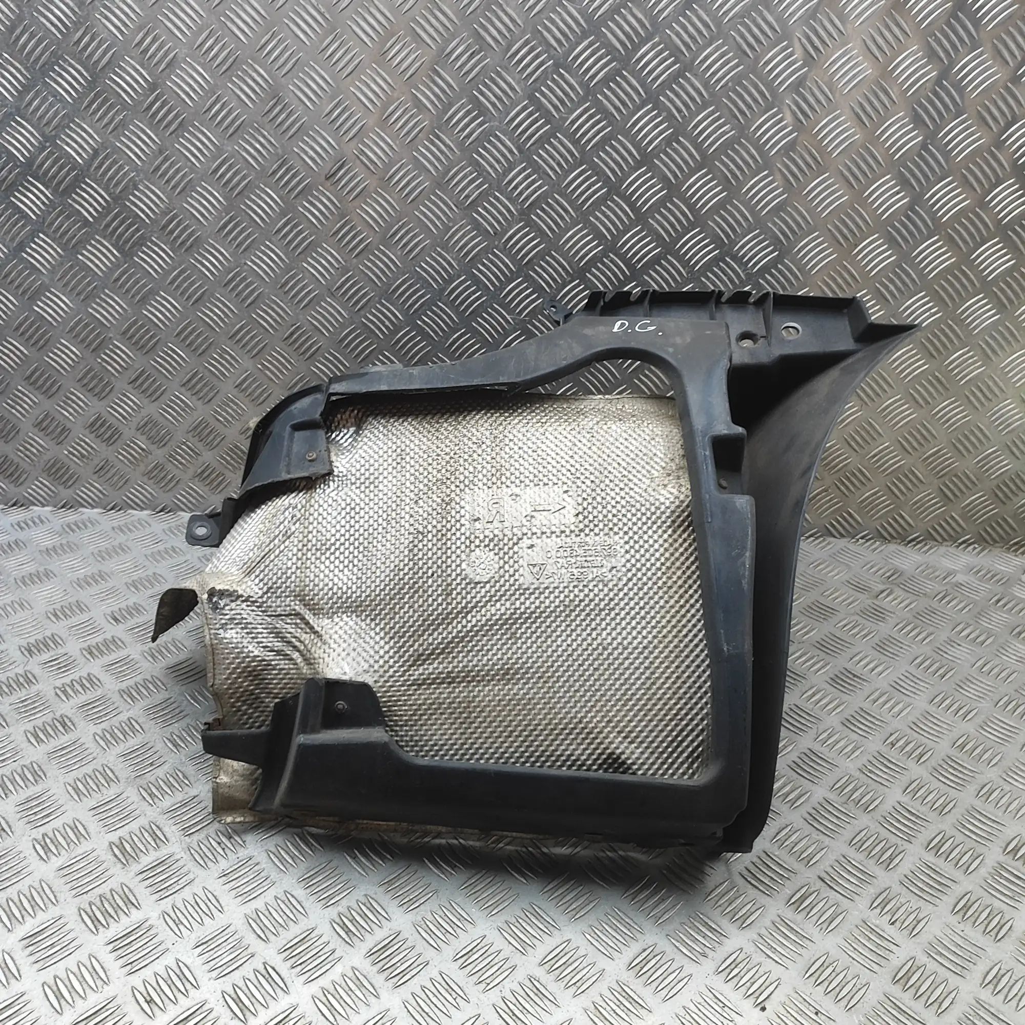 Porsche 911 (997) Rear Right Bumper Bracket Rear Right Bumper Bracket — PORSCHE 911 (997) (...