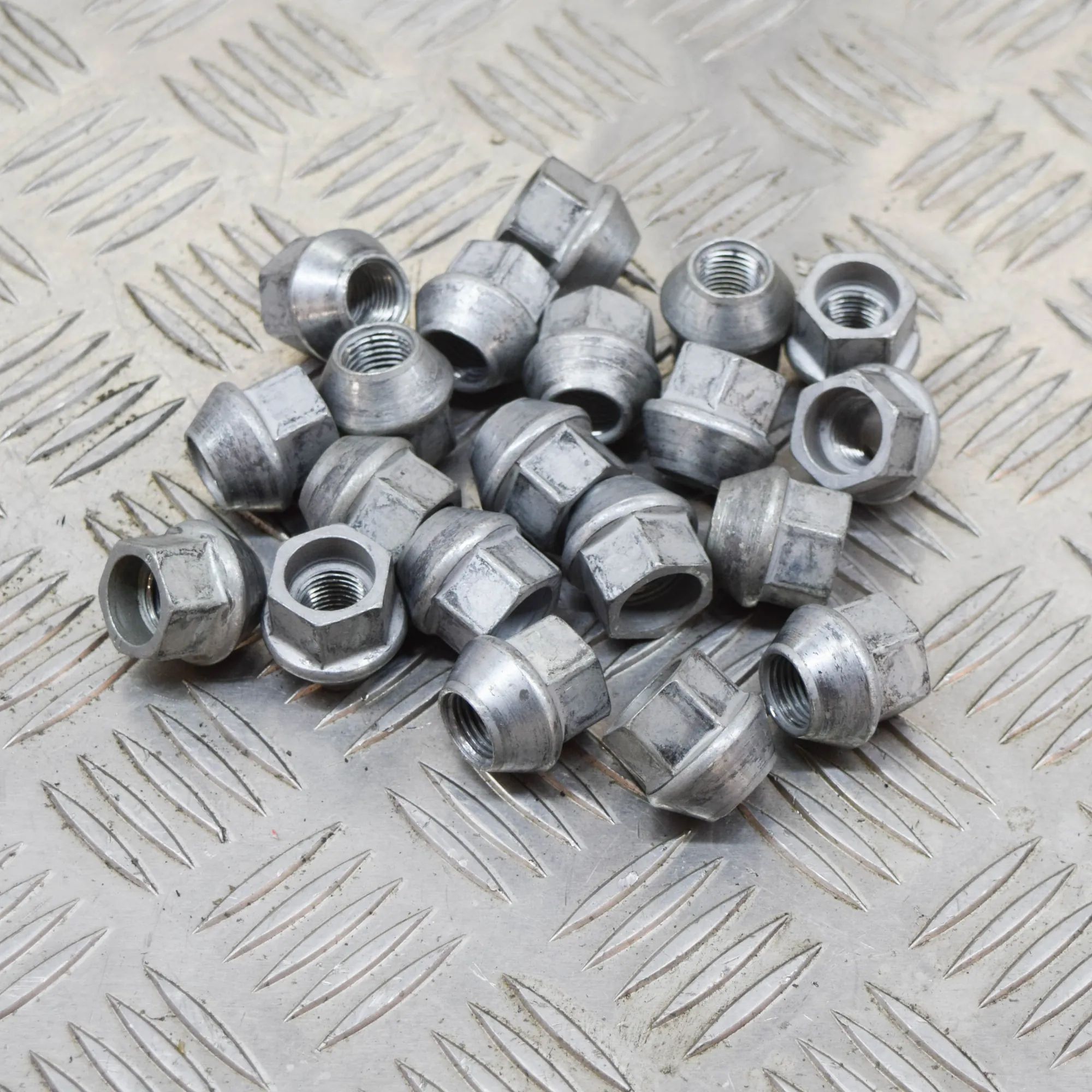 Tesla Model 3 Wheel Screws Kit Wheel Screws Kit — TESLA MODEL 3 (2018-...)

Ge...