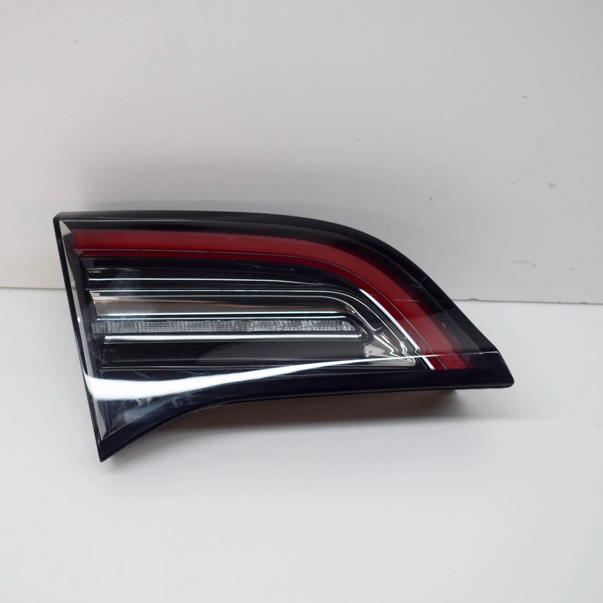 Tesla Model 3 Left Side Tailgate Tail Light Left Side Tailgate Tail Light — TESLA MODEL 3 (...