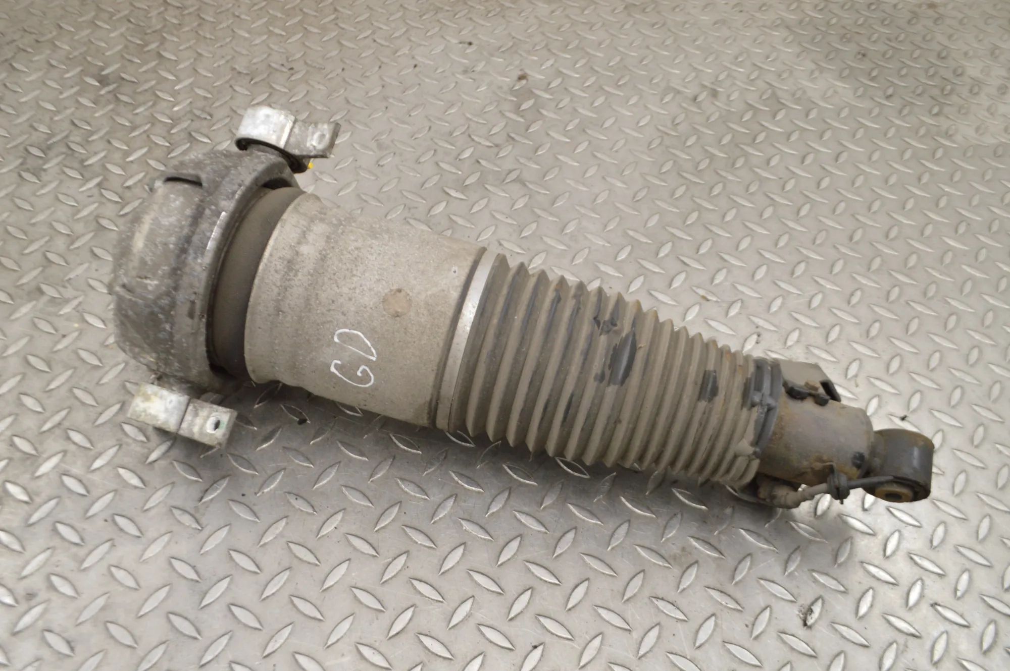 Porsche Cayenne Rear Right Air Shock Absorber Rear Right Air Shock Absorber — PORSCHE CAYENNE...