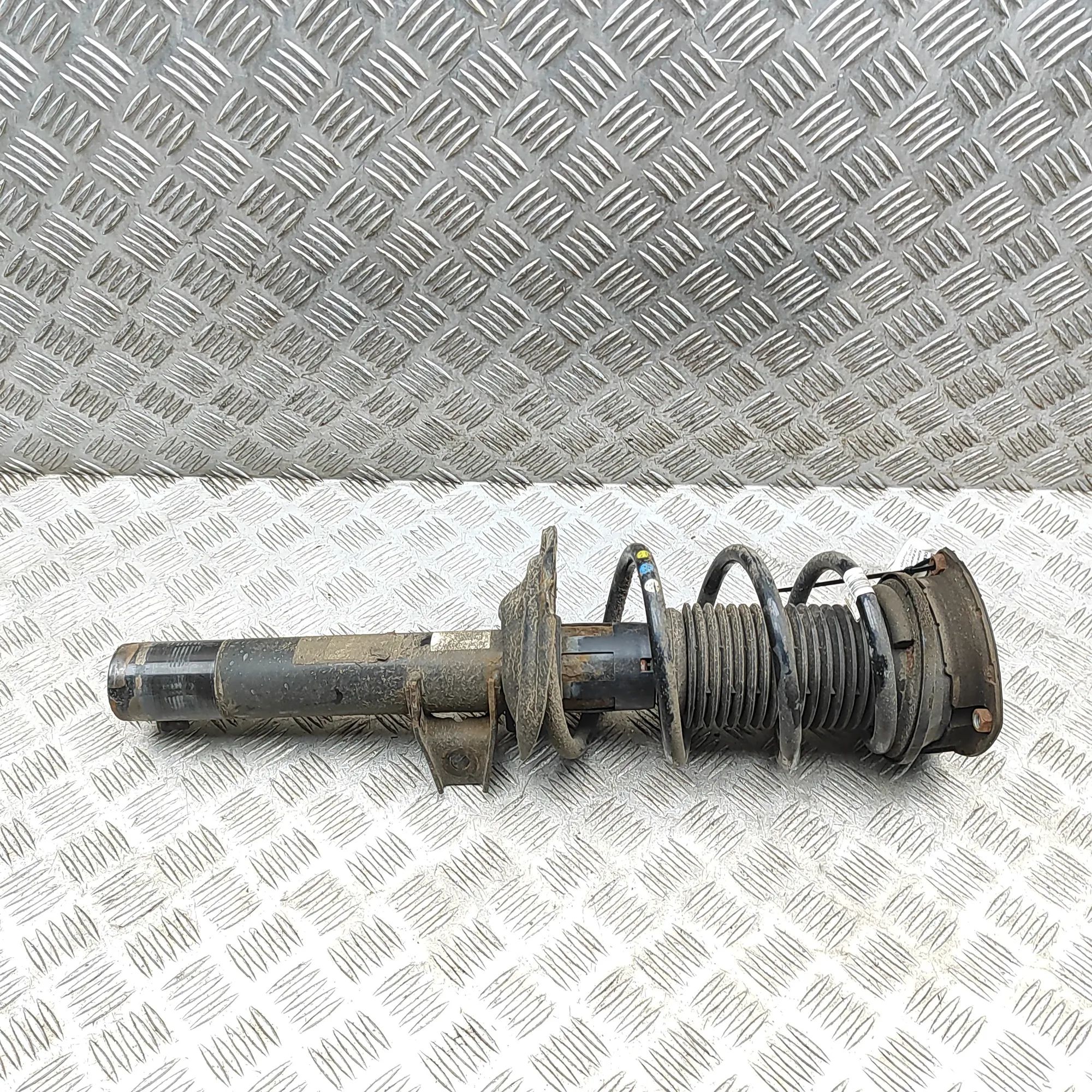 Volkswagen Tiguan Shock absorber — front right Shock absorber — front right — VW TIGUAN (AD1) ...