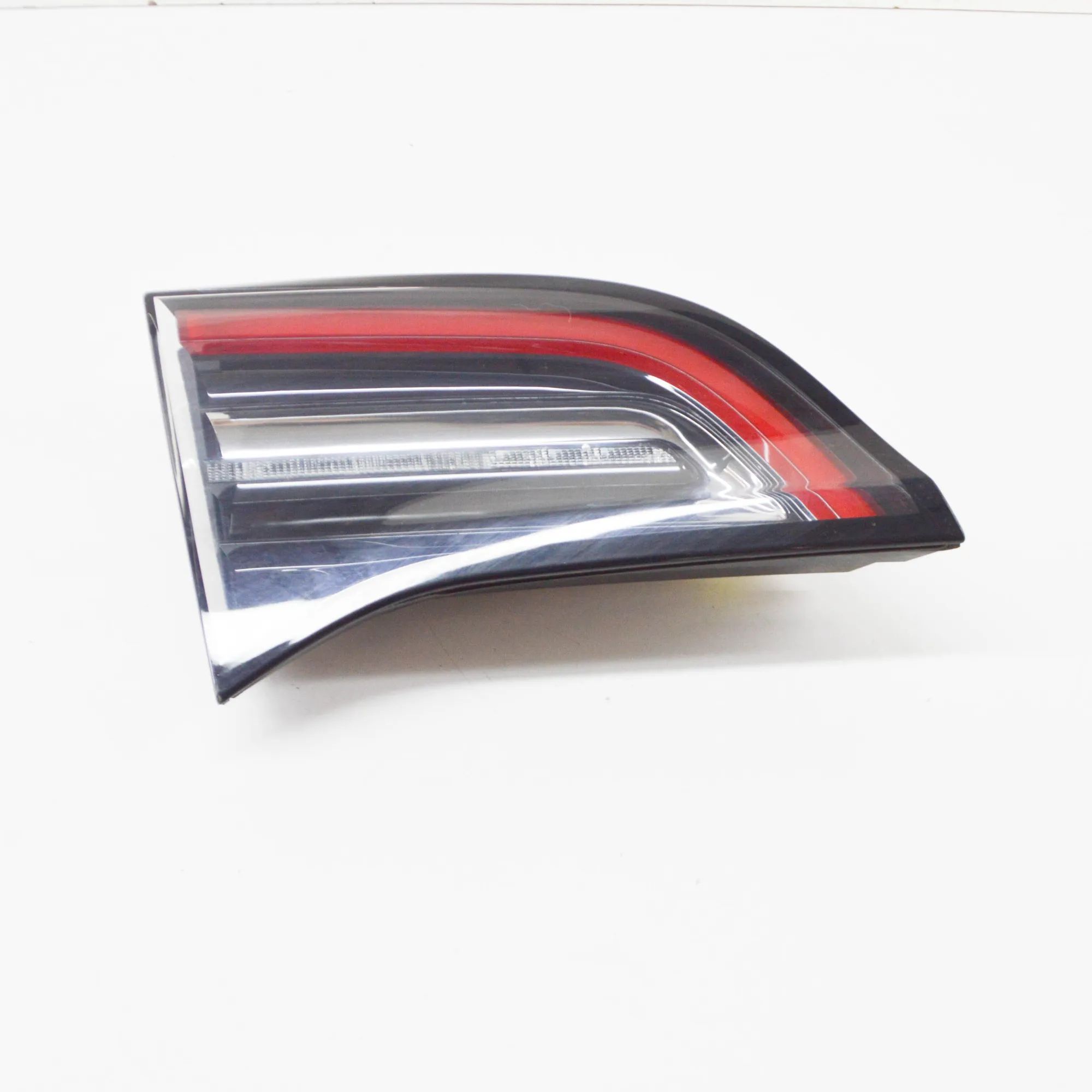 Tesla Model 3 Left Side Tailgate Tail Light Left Side Tailgate Tail Light — TESLA MODEL 3 (...