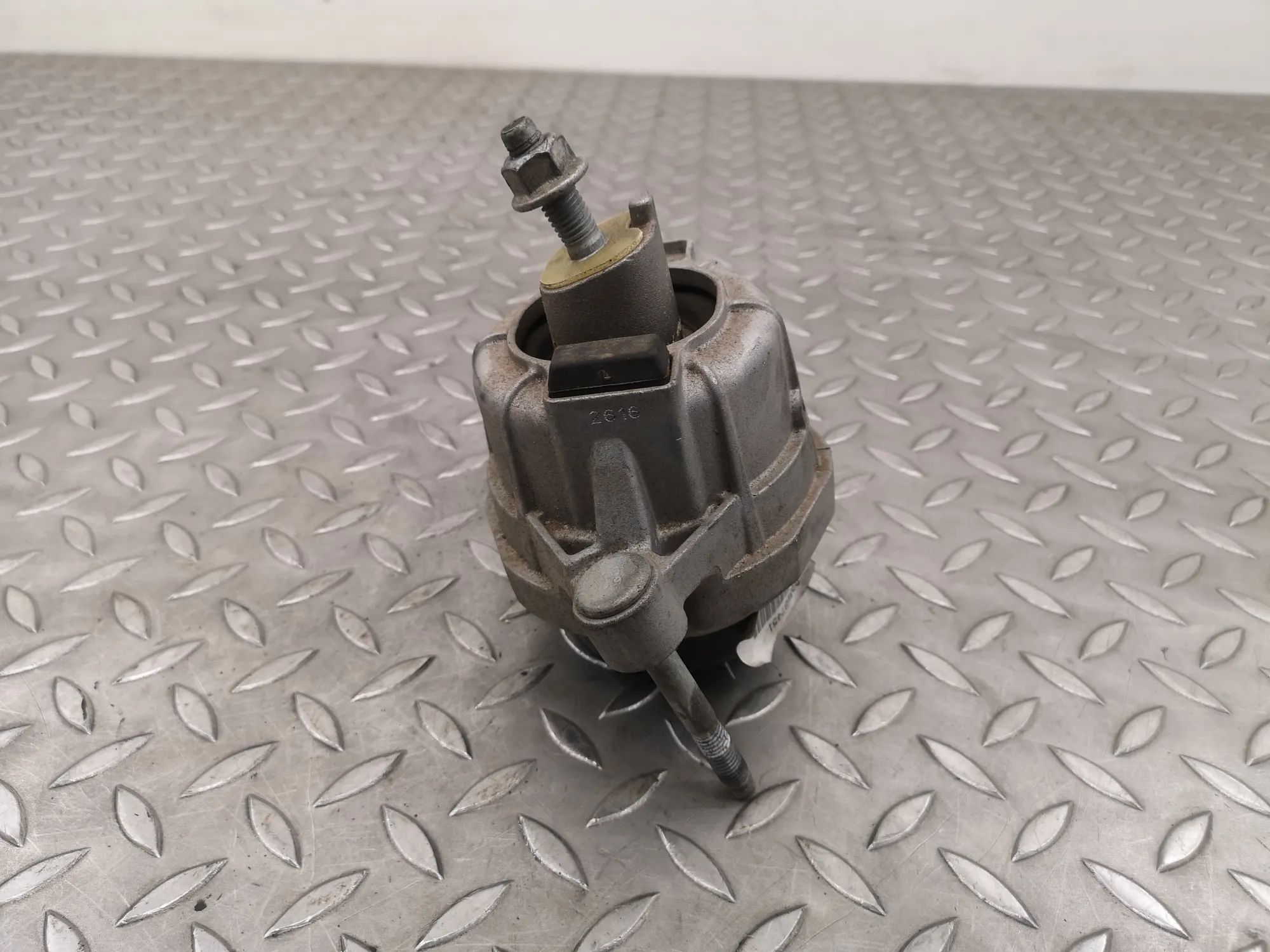 Chevrolet Corvette (C7) Left Side Engine Mount Left Side Engine Mount — CHEVROLET CORVETTE (C7...