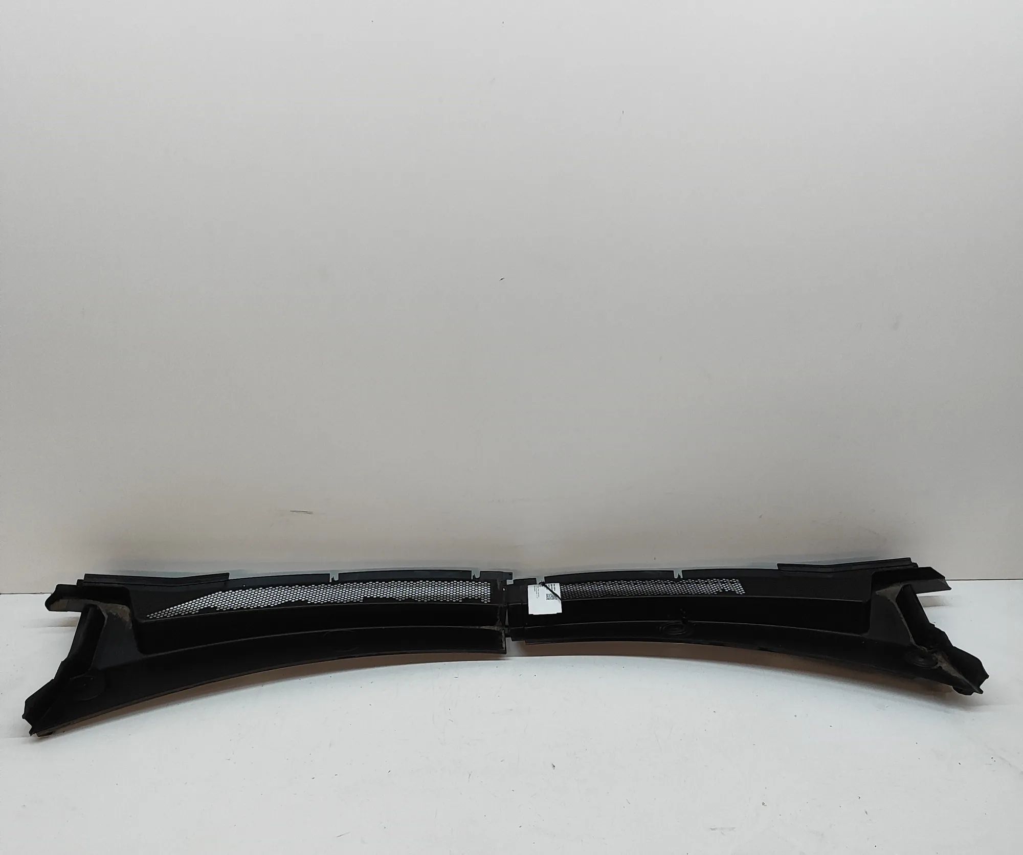 Citroen C5 Aircross Front Wiper Cowl Trim Front Wiper Cowl Trim — CITROEN C5 (AIRCROSS) (...