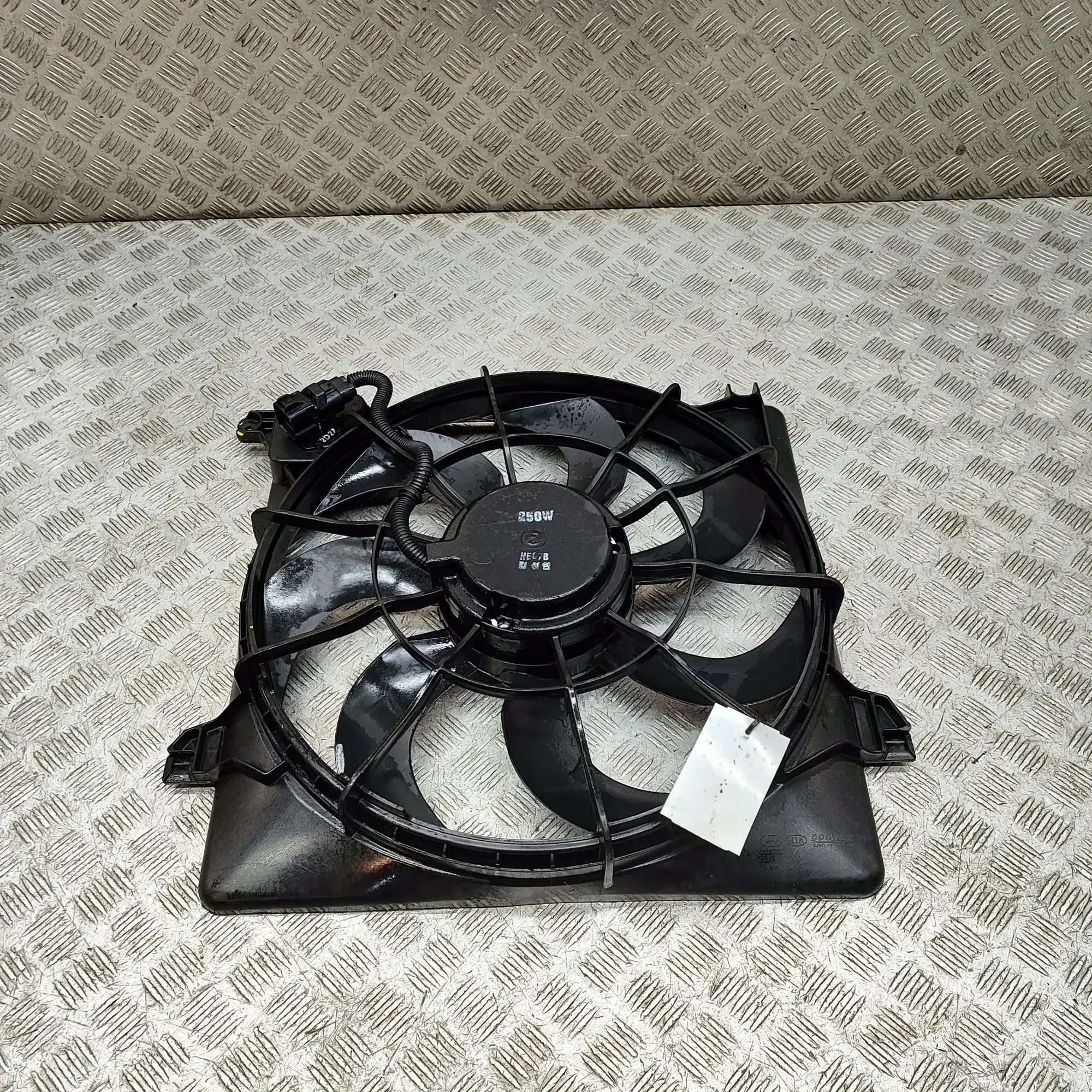 Kia Sorento Engine Cooling Fan Shroud Engine Cooling Fan Shroud — KIA SORENTO (II XM)...