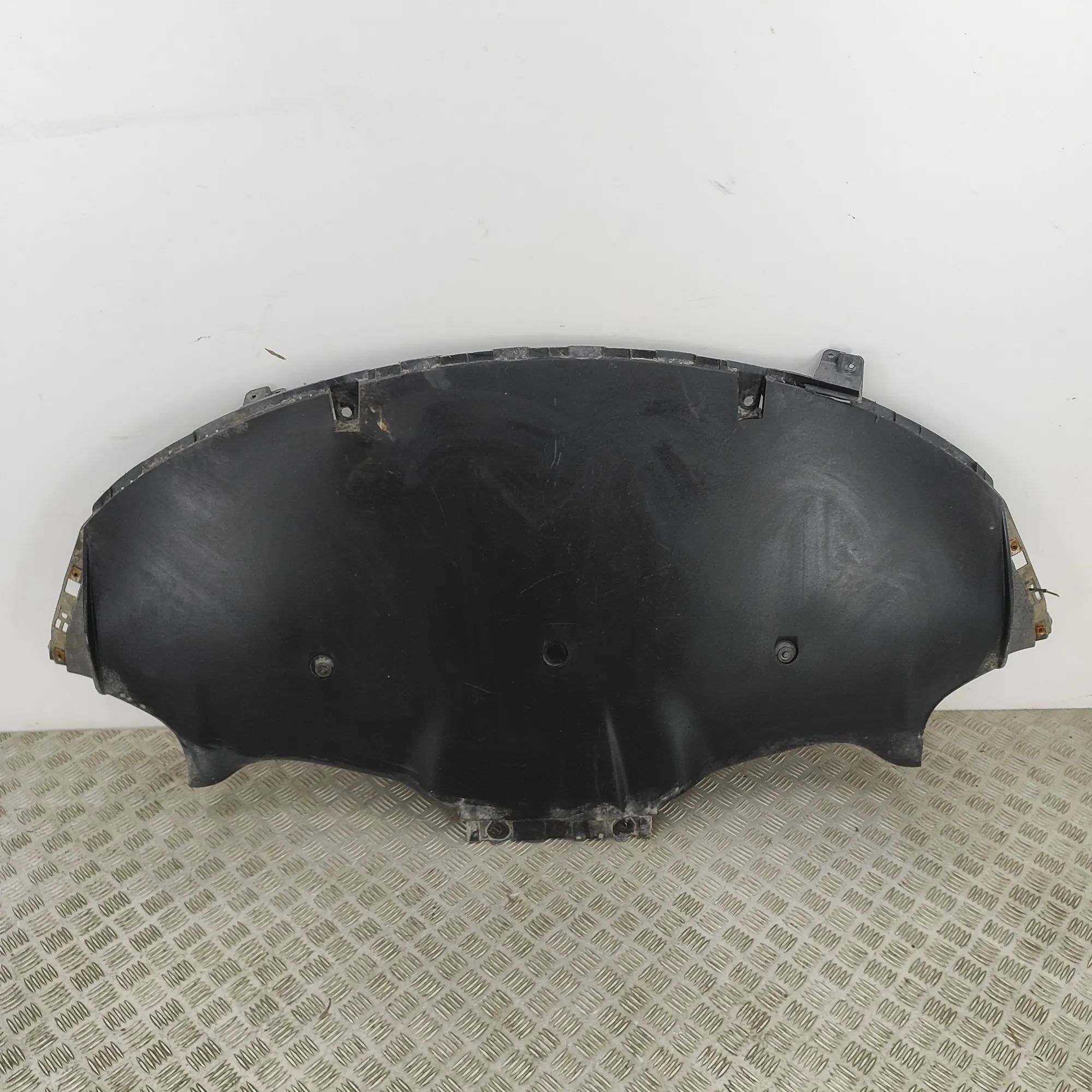 Tesla Model 3 Rear Middle Underbody Cover Rear Middle Underbody Cover — TESLA MODEL 3 (20...