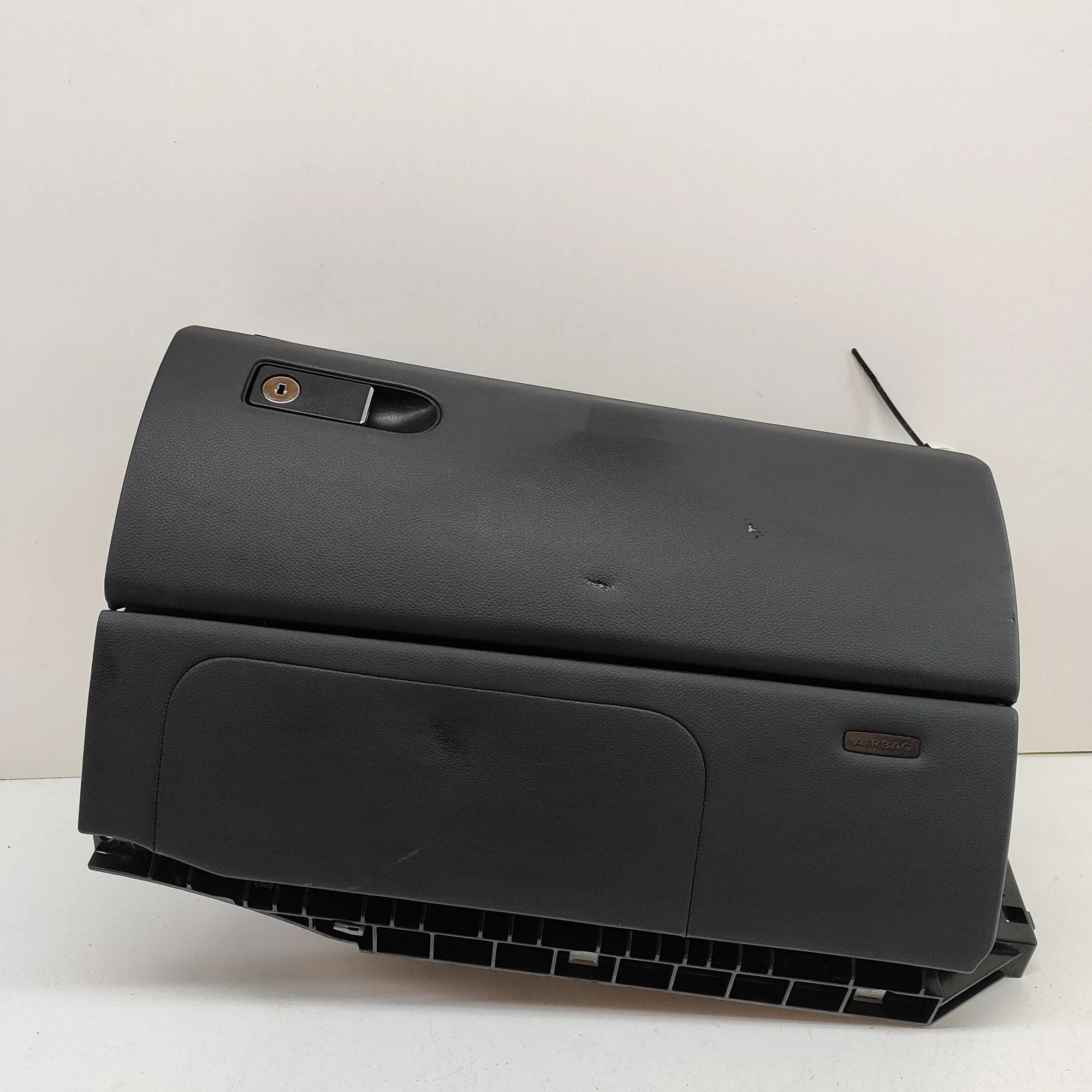 Mercedes-Benz CLS (C218) Glove Compartment Glove compartment — MERCEDES BENZ CLS (C218) (2...