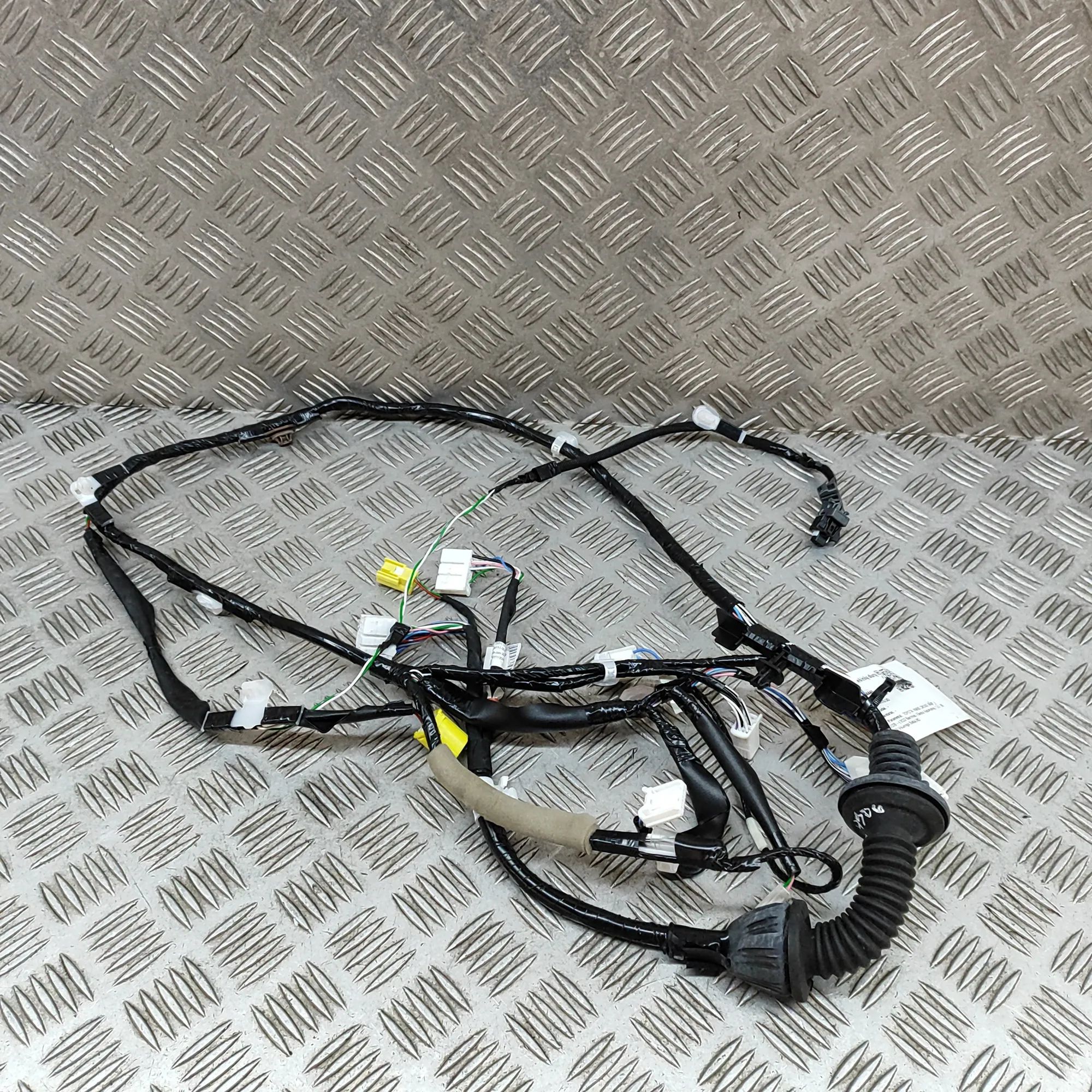 Toyota Yaris Door wiring — front right Door wiring — front right — TOYOTA YARIS (CROSS...