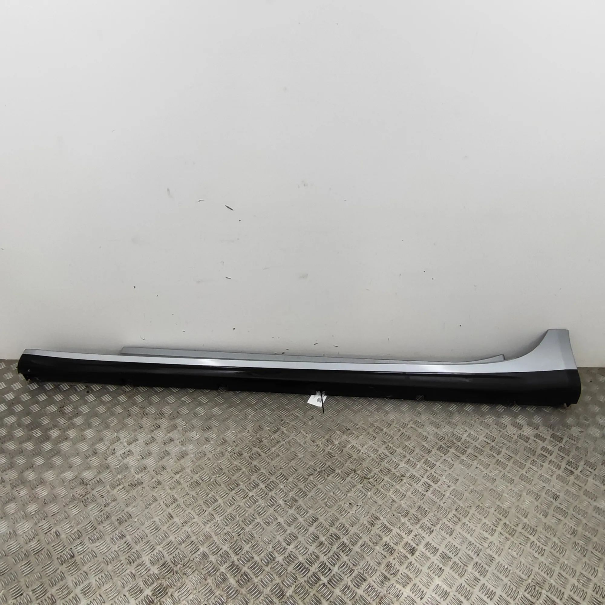 Maserati Ghibli Left Side Plastic Sideskirt Cover Left Side Plastic Sideskirt Cover — MASERATI GH...