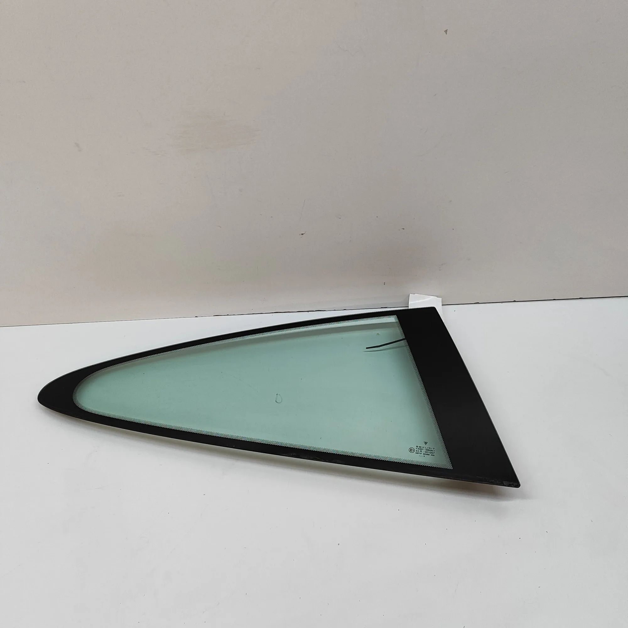 Porsche 911 (996) Rear Right Quarter Window Rear Right Quarter Window — PORSCHE 911 (996) (...