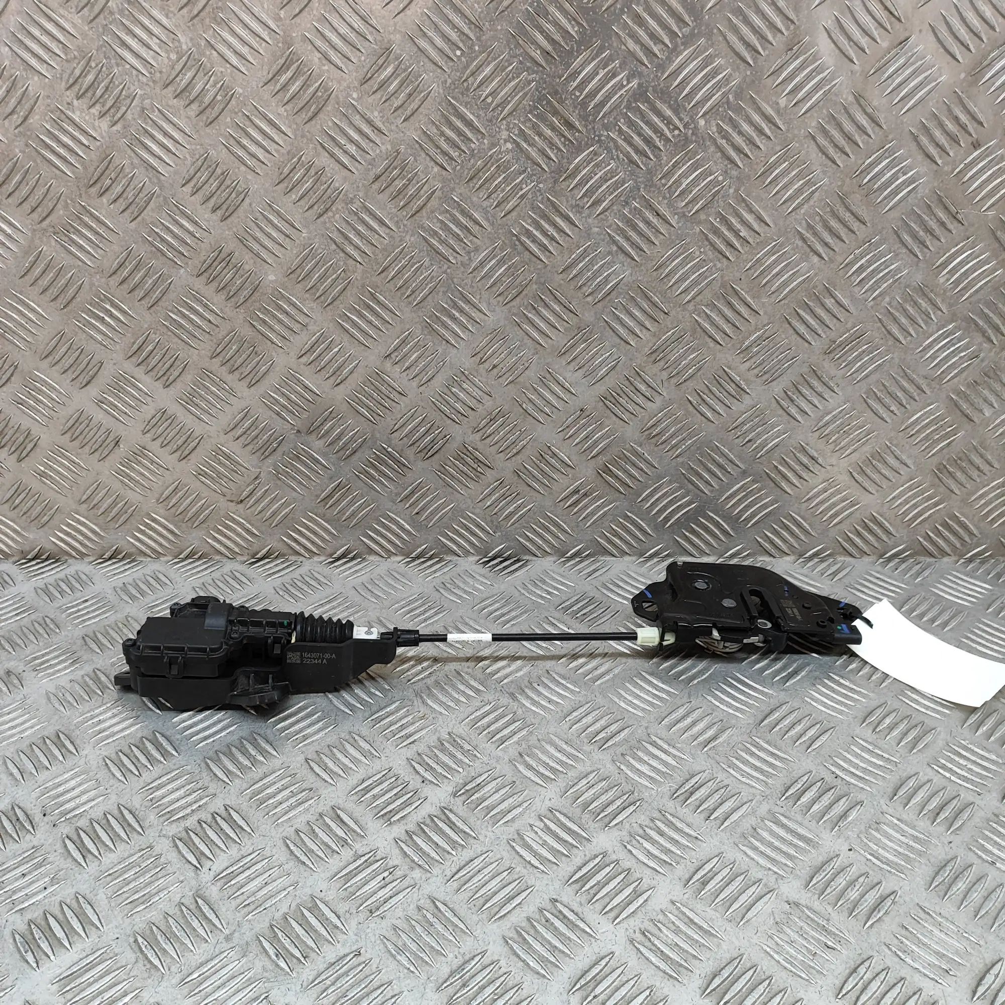 Tesla Model 3 bonnet lock Bonnet lock — TESLA MODEL 3 (2018-...) — 150039...