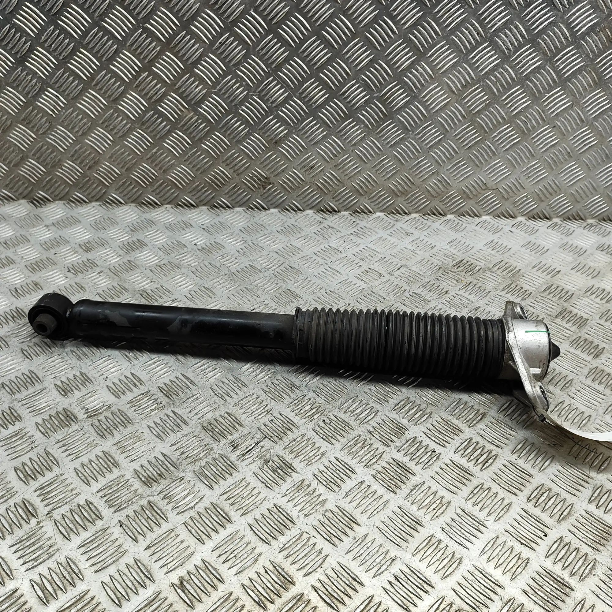Hyundai Tucson Shock absorber — rear left Shock absorber — rear left — HYUNDAI TUCSON (NX...