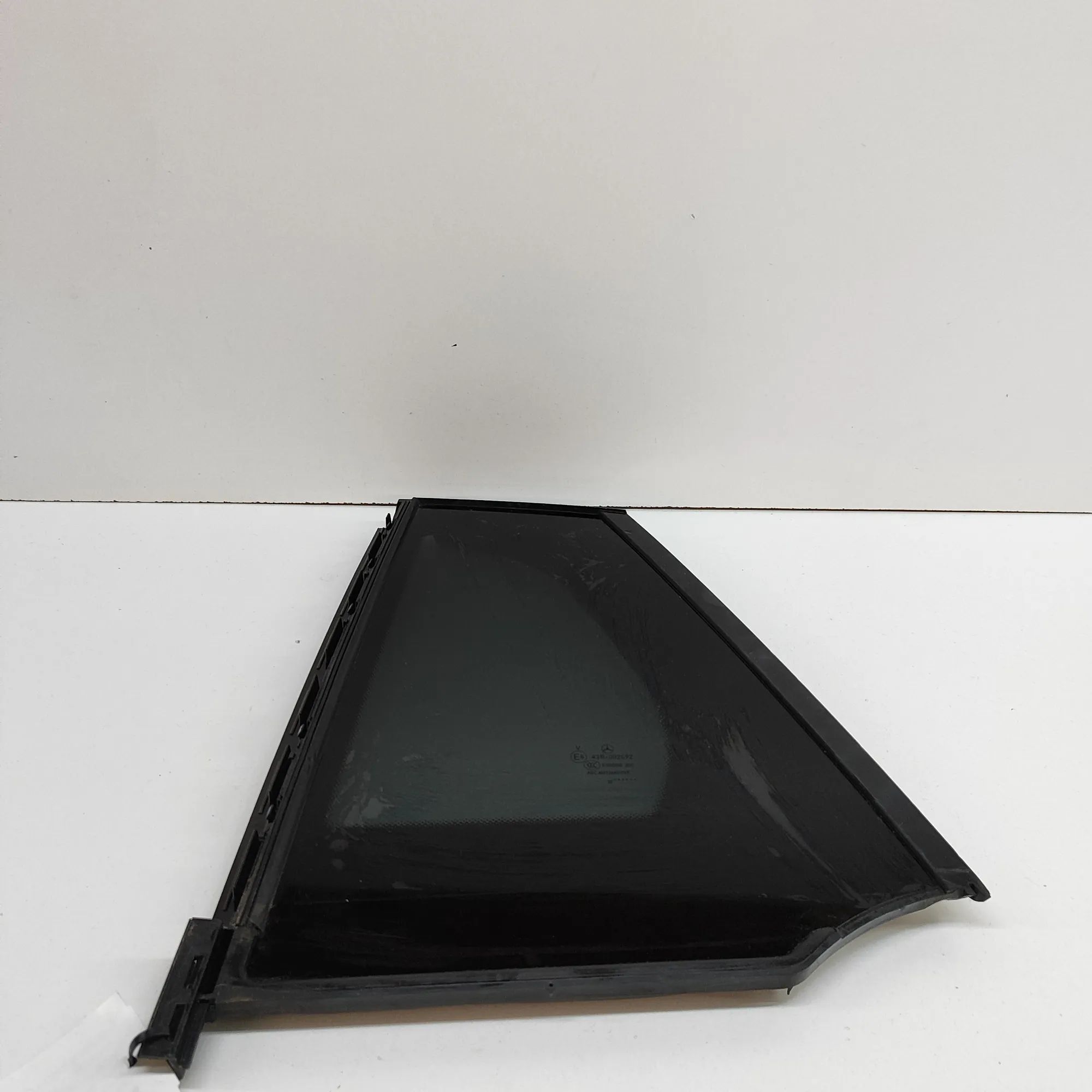 Mercedes-Benz EQC (N293) Rear door left-hand window Rear door left-hand window — MERCEDES BENZ EQC ...