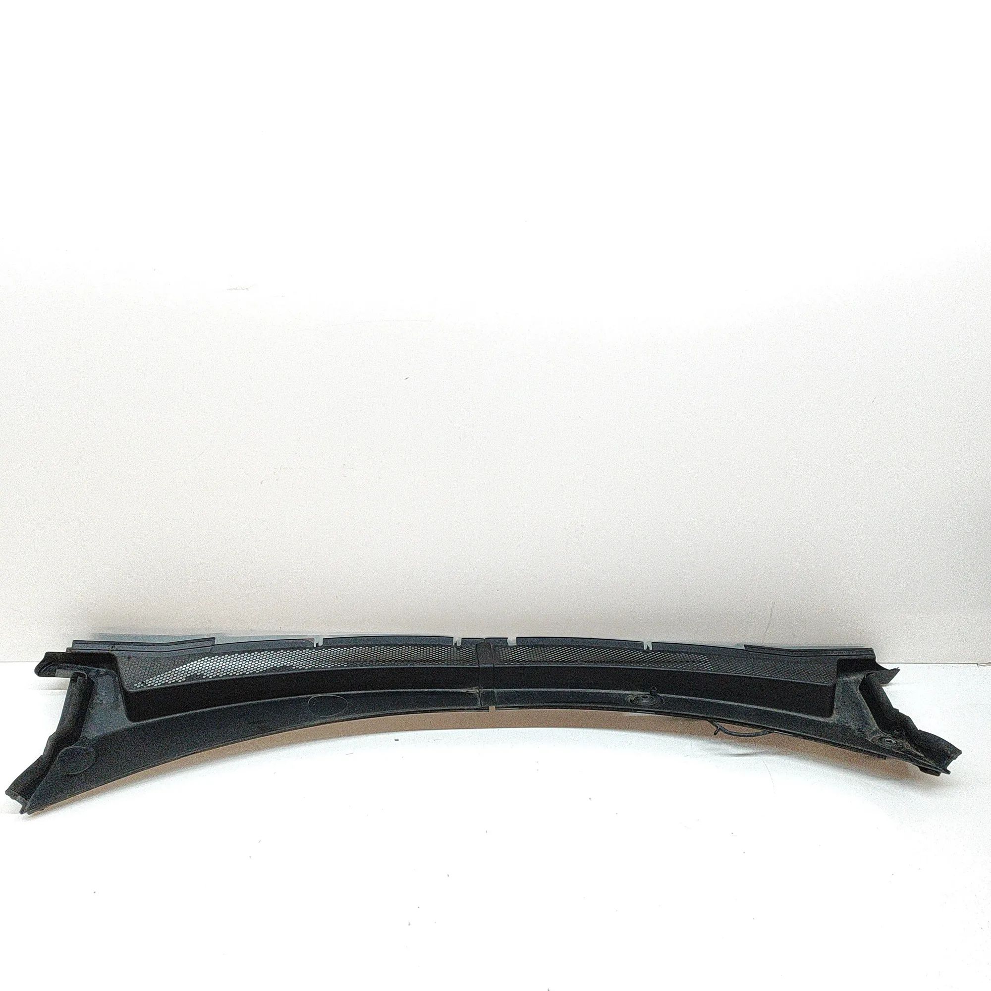 Citroen C5 Aircross Front Wiper Cowl Trim Front Wiper Cowl Trim — CITROEN C5 (AIRCROSS) (...