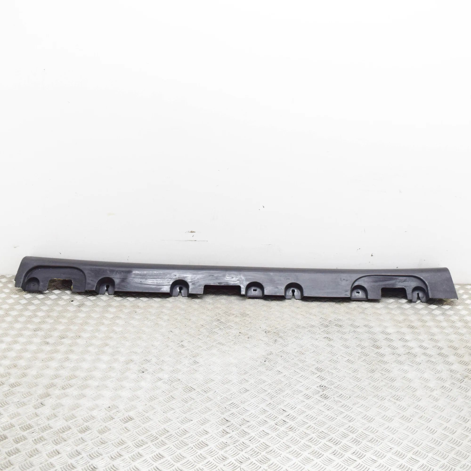 Mercedes-Benz GLE (W167) Right Side Plastic Sideskirt Cover Right Side Plastic Sideskirt Cover — MERCEDES B...
