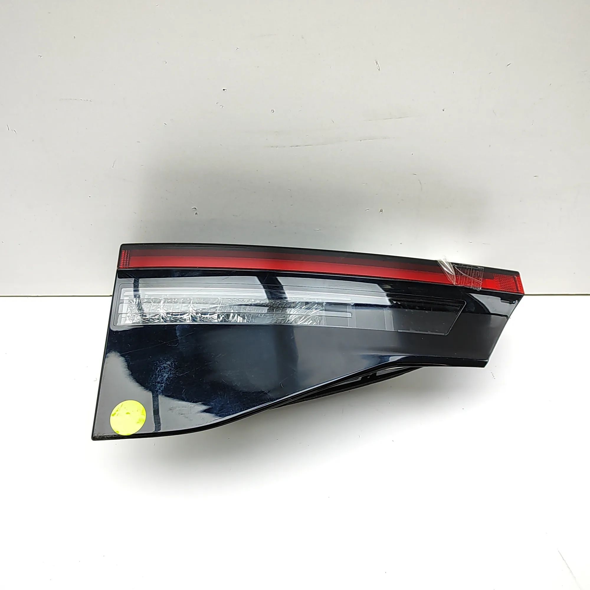 Toyota Yaris Right Side Tailgate Tail Light Right Side Tailgate Tail Light — TOYOTA YARIS (...